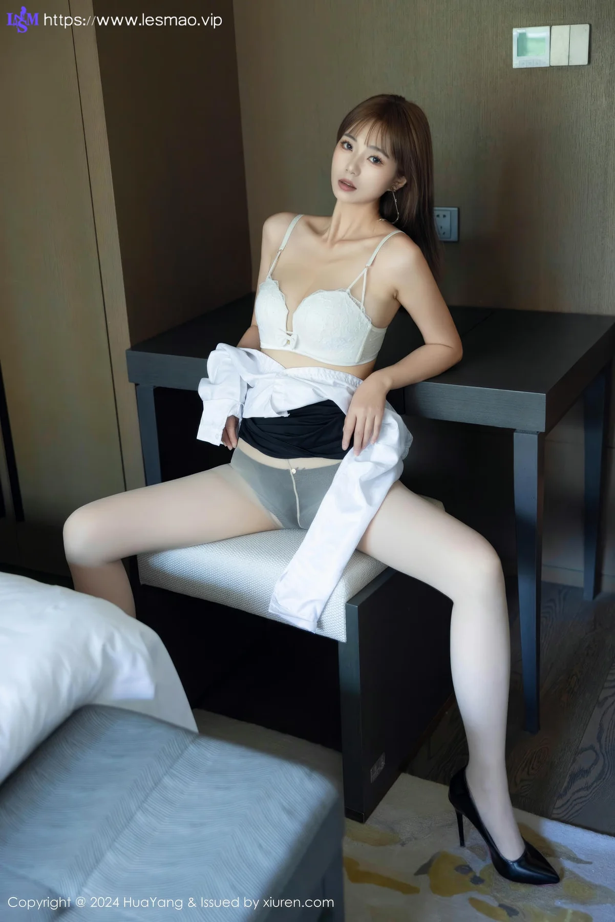 HuaYang 花漾show Vol.604 宋-KiKi 性感OL服饰性感写真 - 2