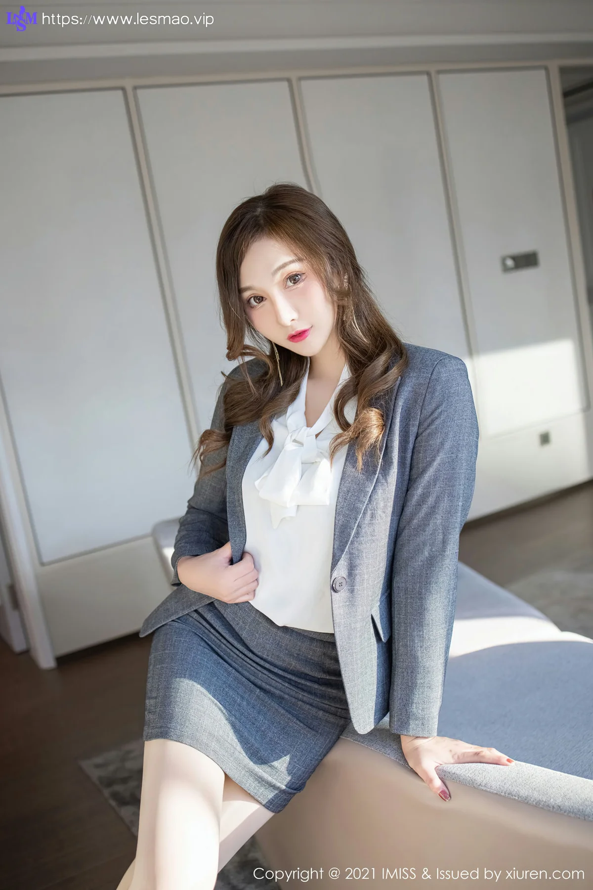 IMiss 爱蜜社 Vol.548 肉肉 秘书ol制服 - 5