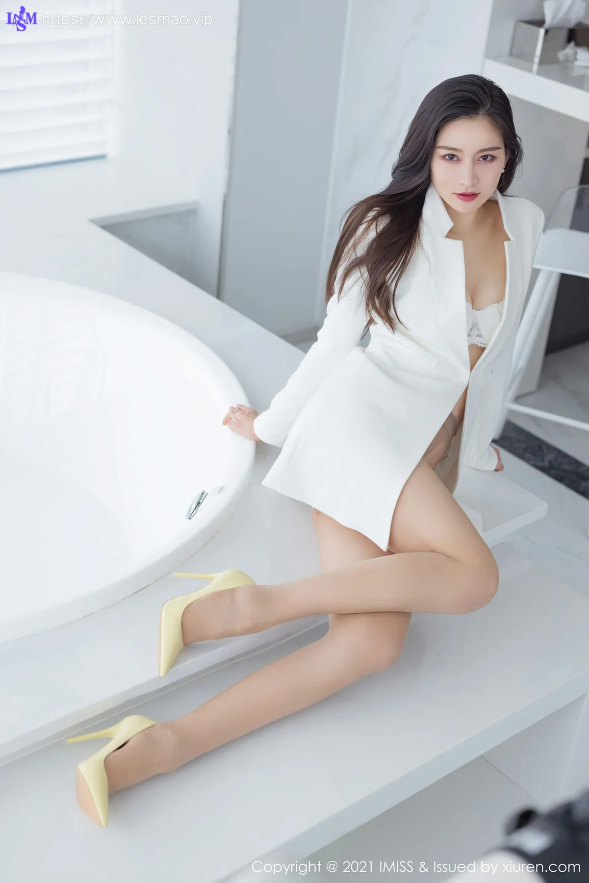 IMiss 爱蜜社 Vol.594 华丽服饰 Vanessa 性感写真 - 3