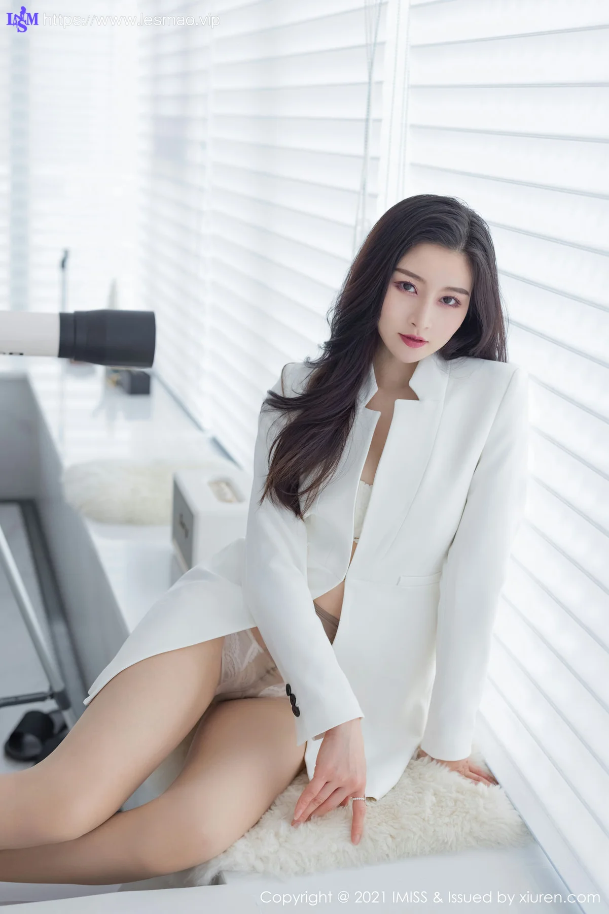 IMiss 爱蜜社 Vol.594 华丽服饰 Vanessa 性感写真 - 9