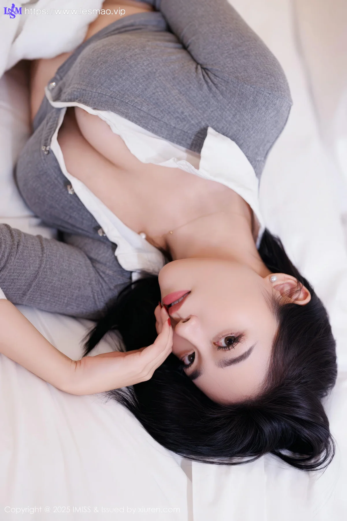 IMiss 爱蜜社 Vol.784 许诺Sabrina爆乳短裙美图 - 9
