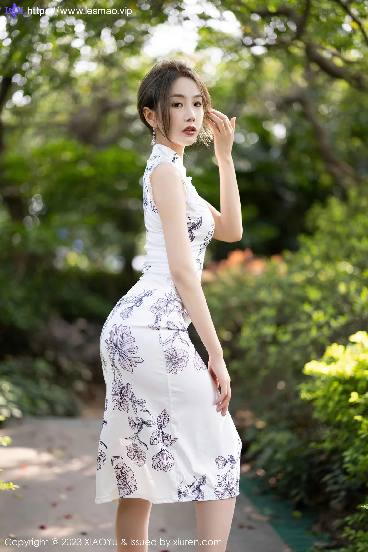 XIAOYU  语画界 Vol.1022  苏苏阿 白色带图案旗袍写真 - 3