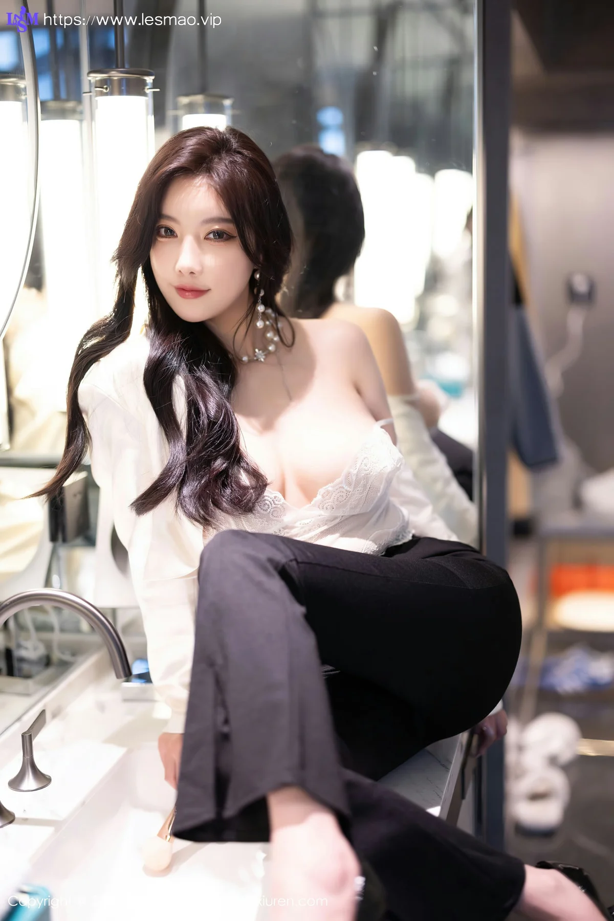 XIAOYU  语画  Vol.1233 杨晨晨Yome 魅惑黑丝哈尔滨旅拍1 - 3