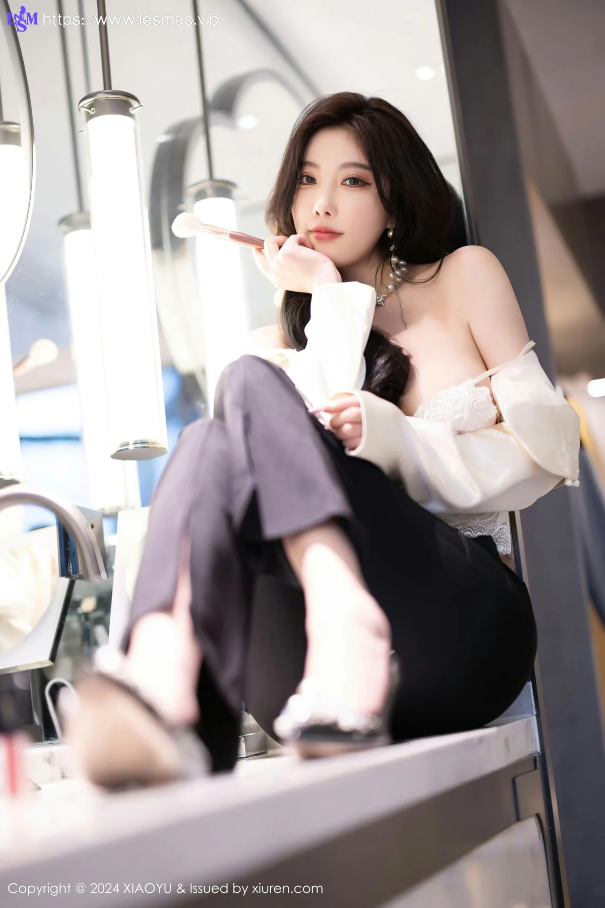 XIAOYU  语画  Vol.1233 杨晨晨Yome 魅惑黑丝哈尔滨旅拍1 - 6