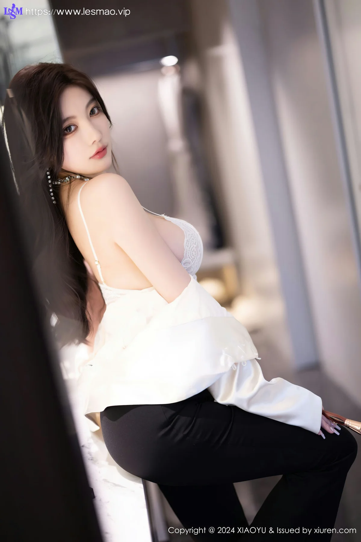 XIAOYU  语画  Vol.1233 杨晨晨Yome 魅惑黑丝哈尔滨旅拍1 - 4