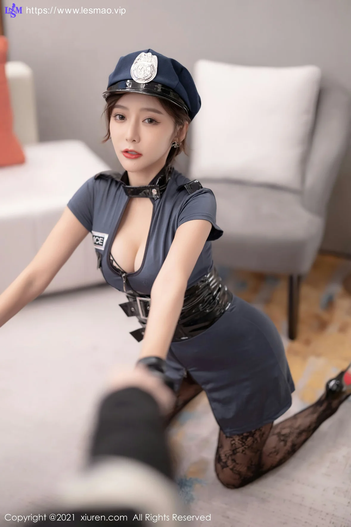 XIAOYU  语画界 Vol.655 制服警花 王馨瑶yanni 性感写真11 - 4