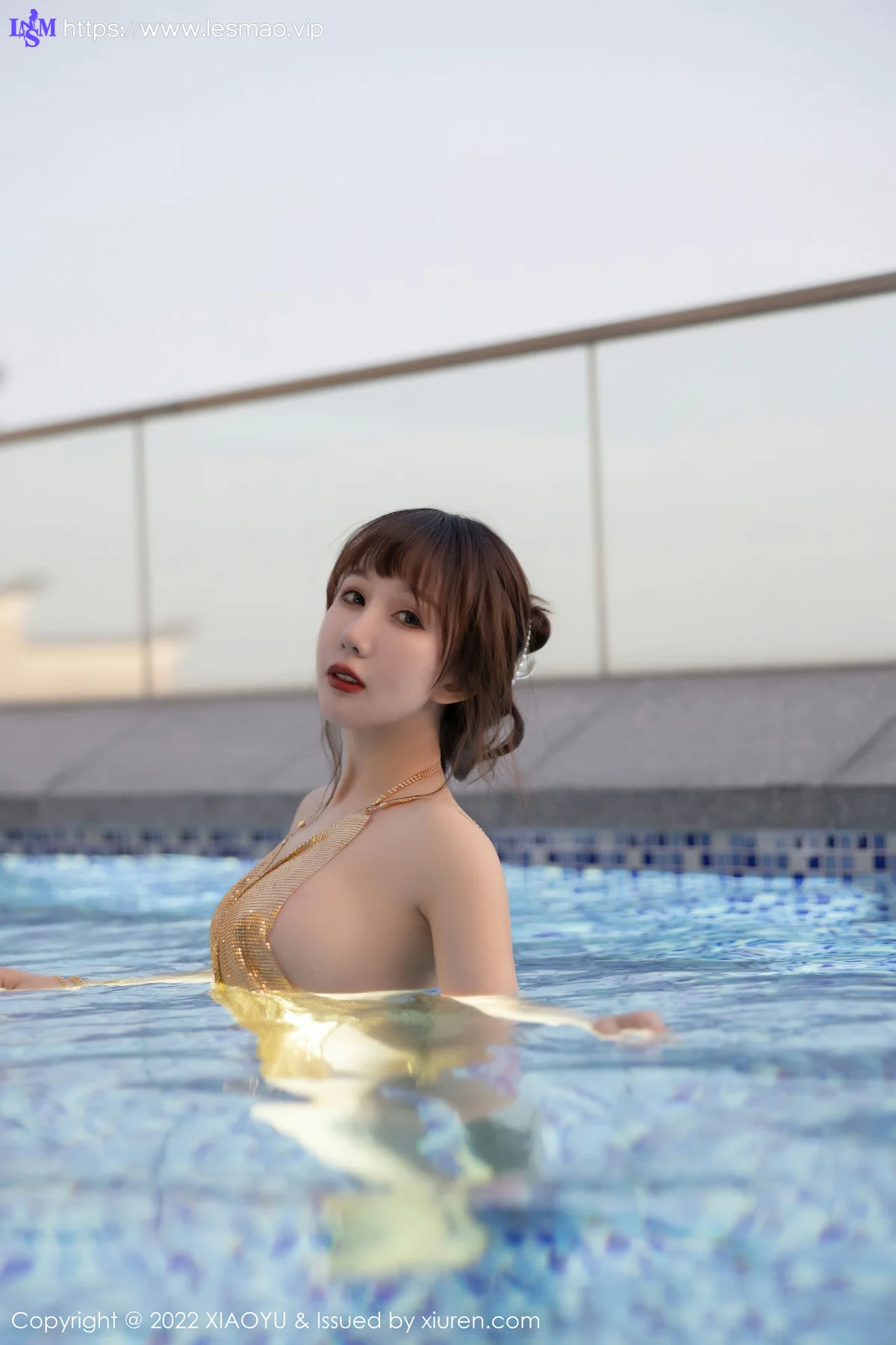 XIAOYU  语画界 Vol.890  波巧酱 吊带短裙泳池场景拍摄性感写真1 - 2