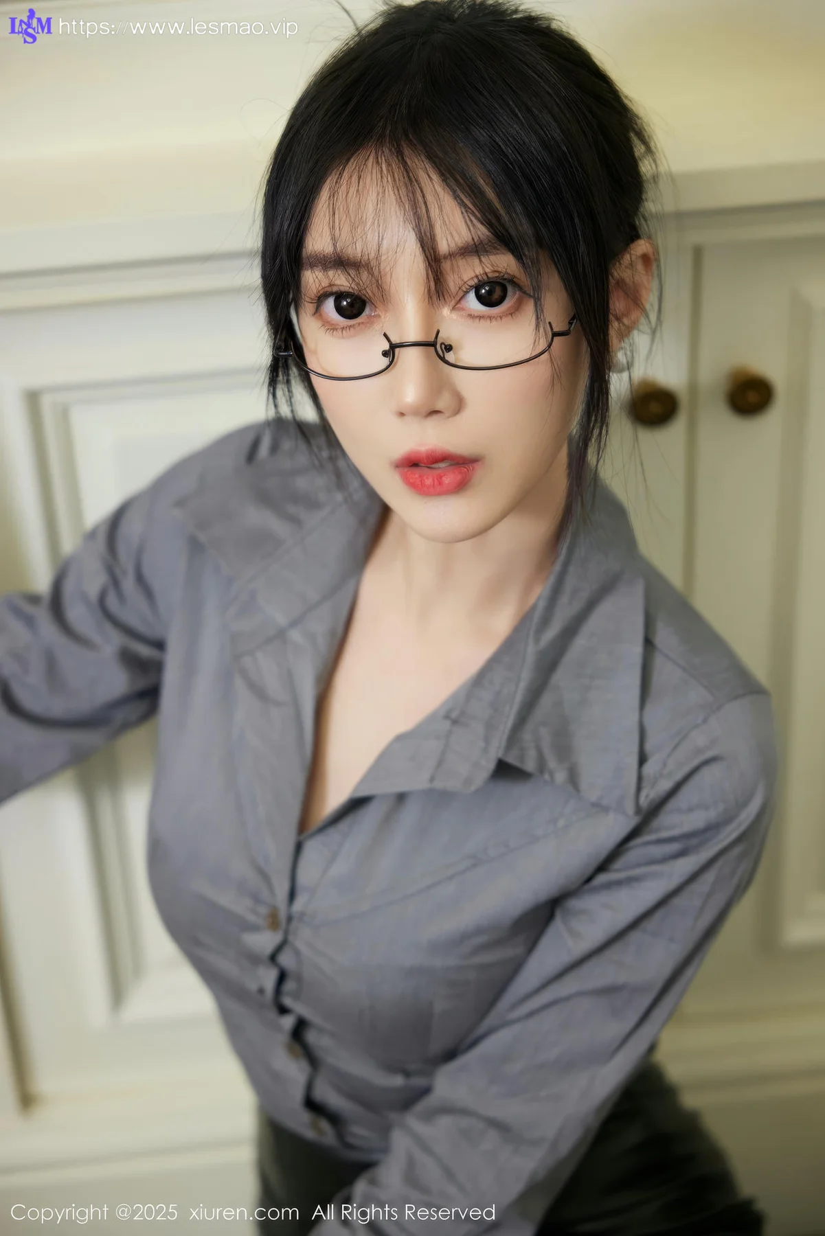 XiuRen 秀人 No.10043 玥儿玥er 皮短裙美腿玉足 - 1