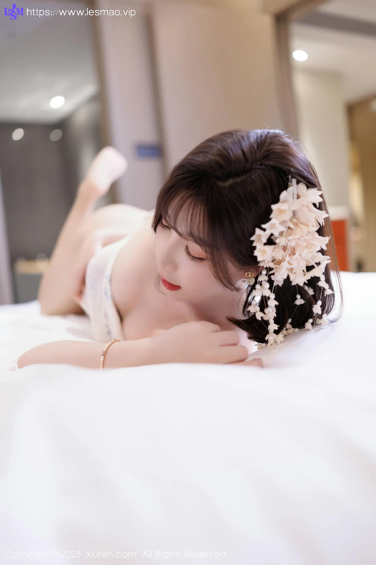 XiuRen 秀人 No.10048 徐莉芝Booty 香肩美腿短裙 - 3