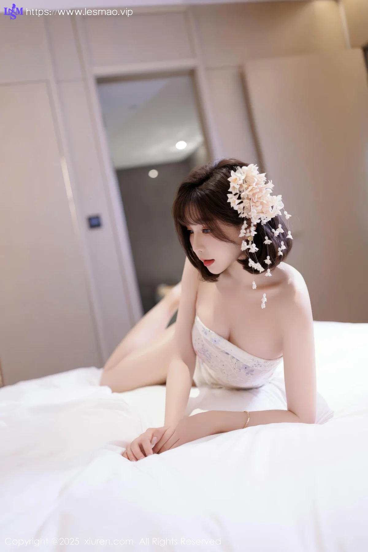 XiuRen 秀人 No.10048 徐莉芝Booty 香肩美腿短裙 - 5