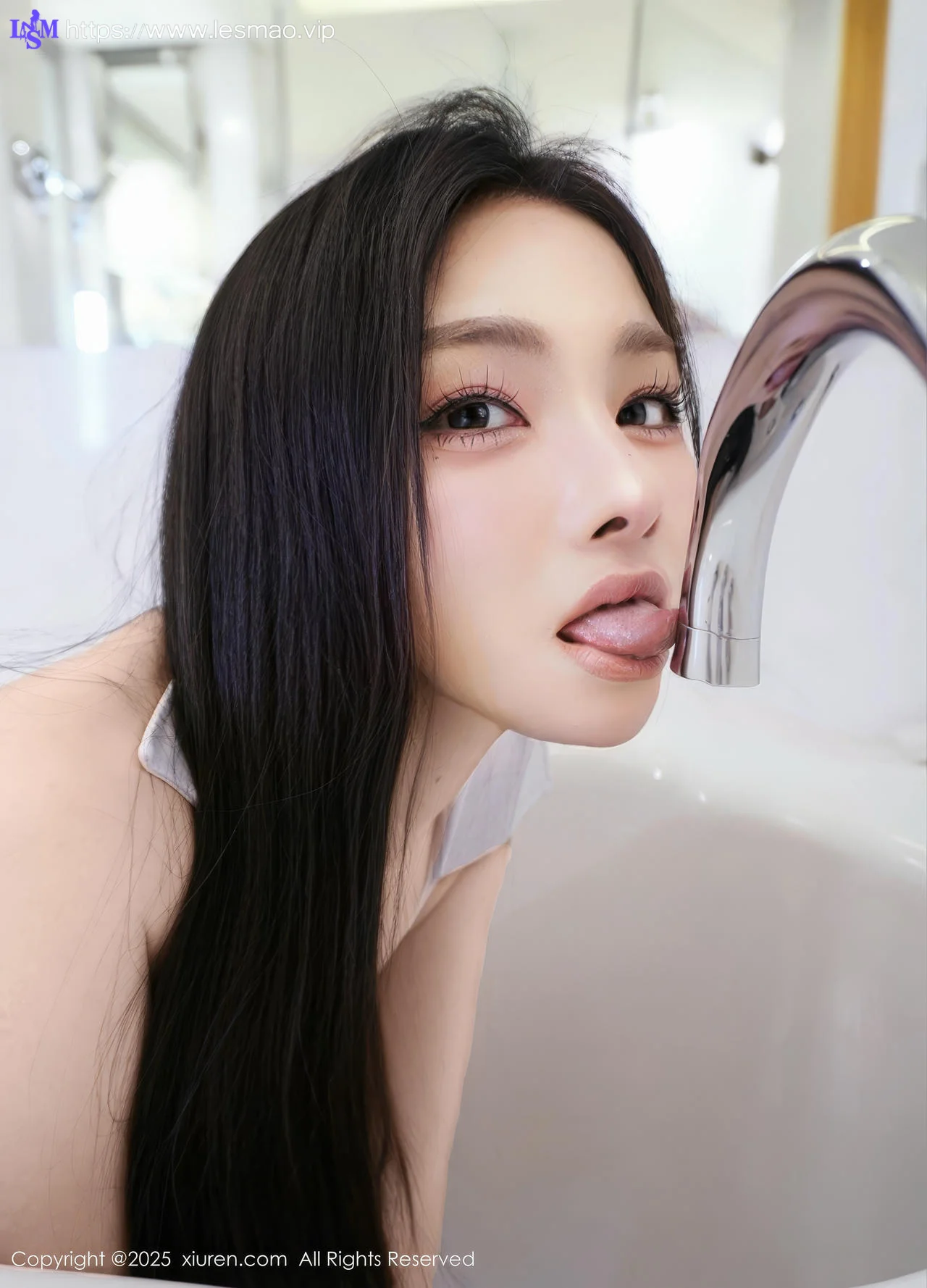 XiuRen 秀人 No.10147 雪见 粉色连衣短裙白色丝袜 - 1