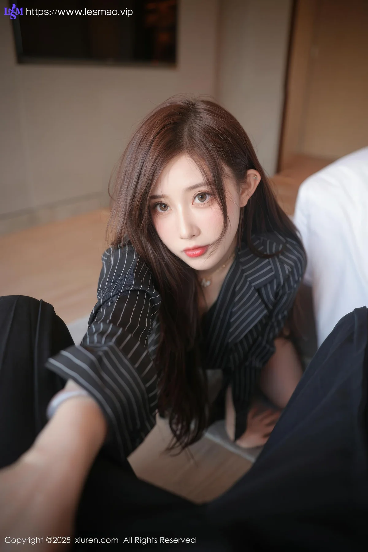 XiuRen 秀人 No.10285 奶油猫呀 深色OL服饰 - 4