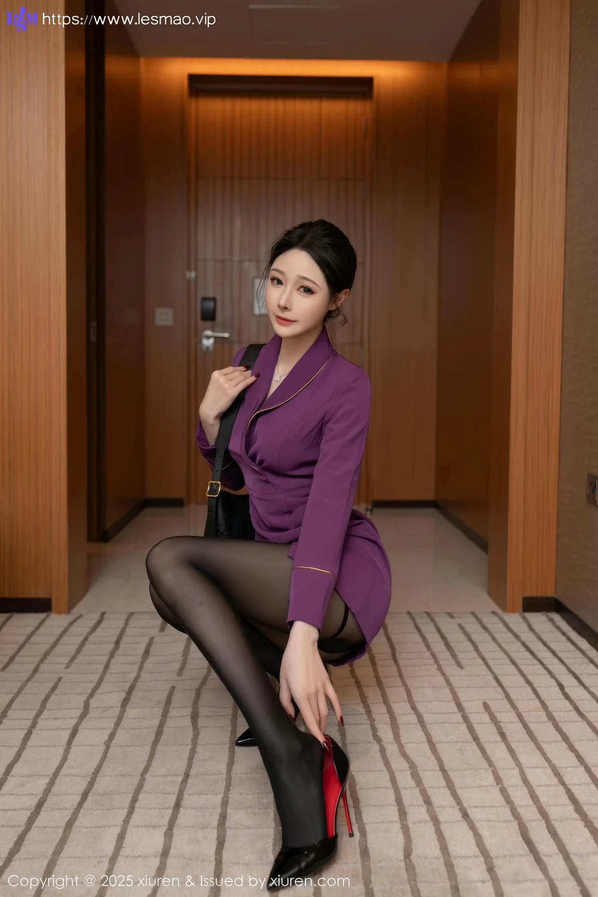 XiuRen 秀人 No.10290 小逗逗 紫色制服魅惑黑丝 - 1