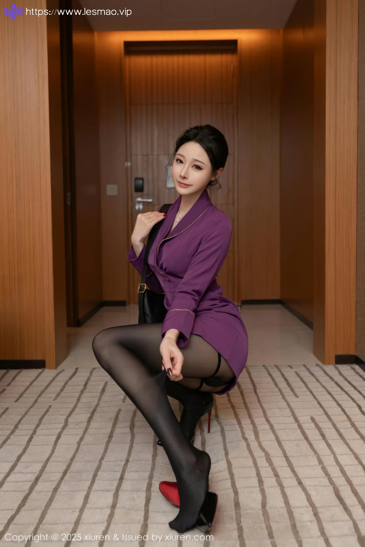 XiuRen 秀人 No.10290 小逗逗 紫色制服魅惑黑丝 - 2