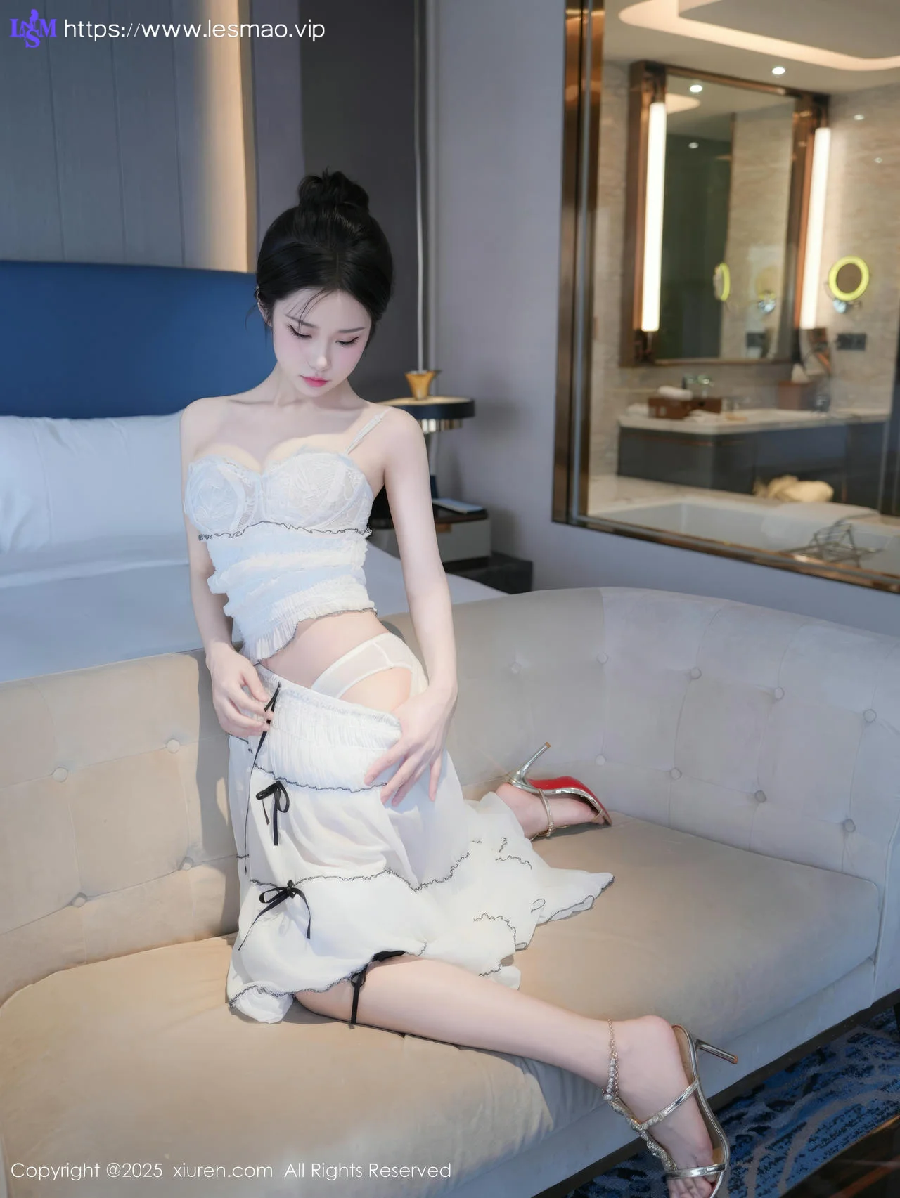 XiuRen 秀人 No.10310 奶芙酱-EVA白色连衣裙香肩美女 - 6