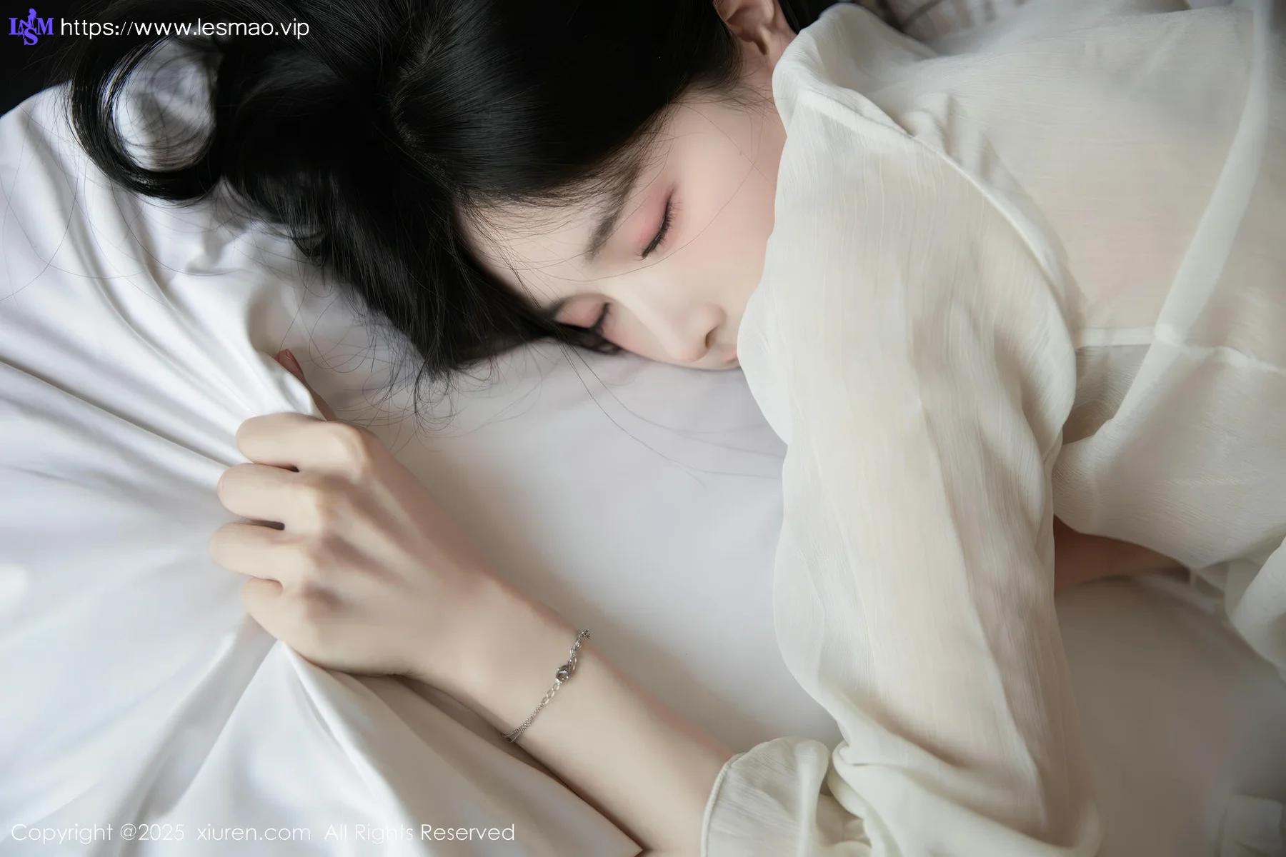 XiuRen 秀人 No.10319 布丁wow 白色上衣黑色短裙 - 2