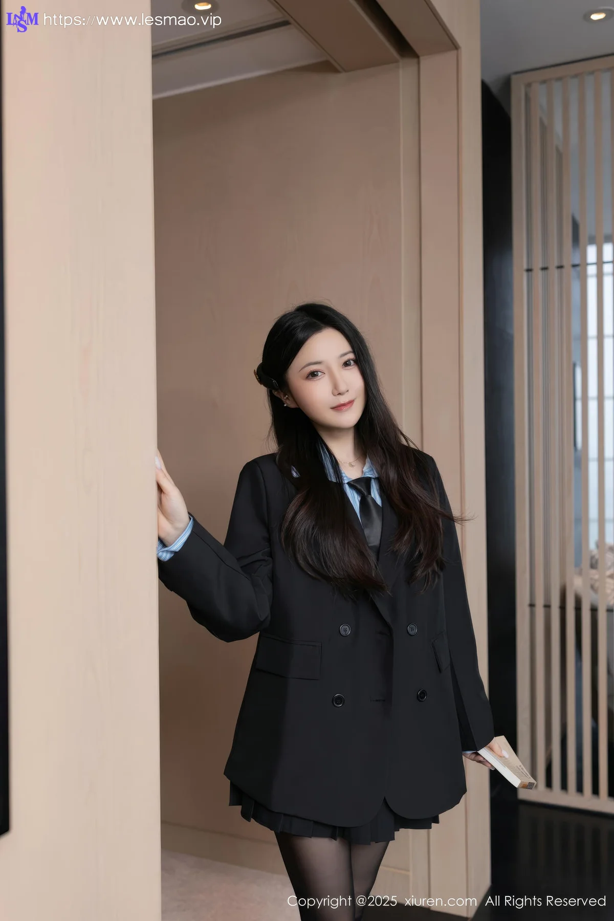 XiuRen 秀人 No.10412 鱼子酱Fish 黑色短裙婀娜动人身段 - 4