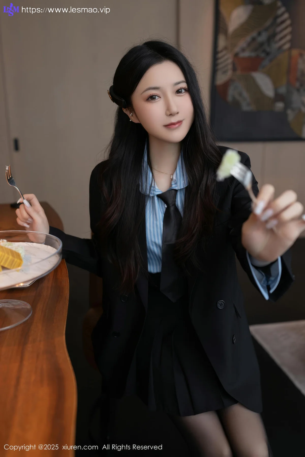 XiuRen 秀人 No.10412 鱼子酱Fish 黑色短裙婀娜动人身段 - 8