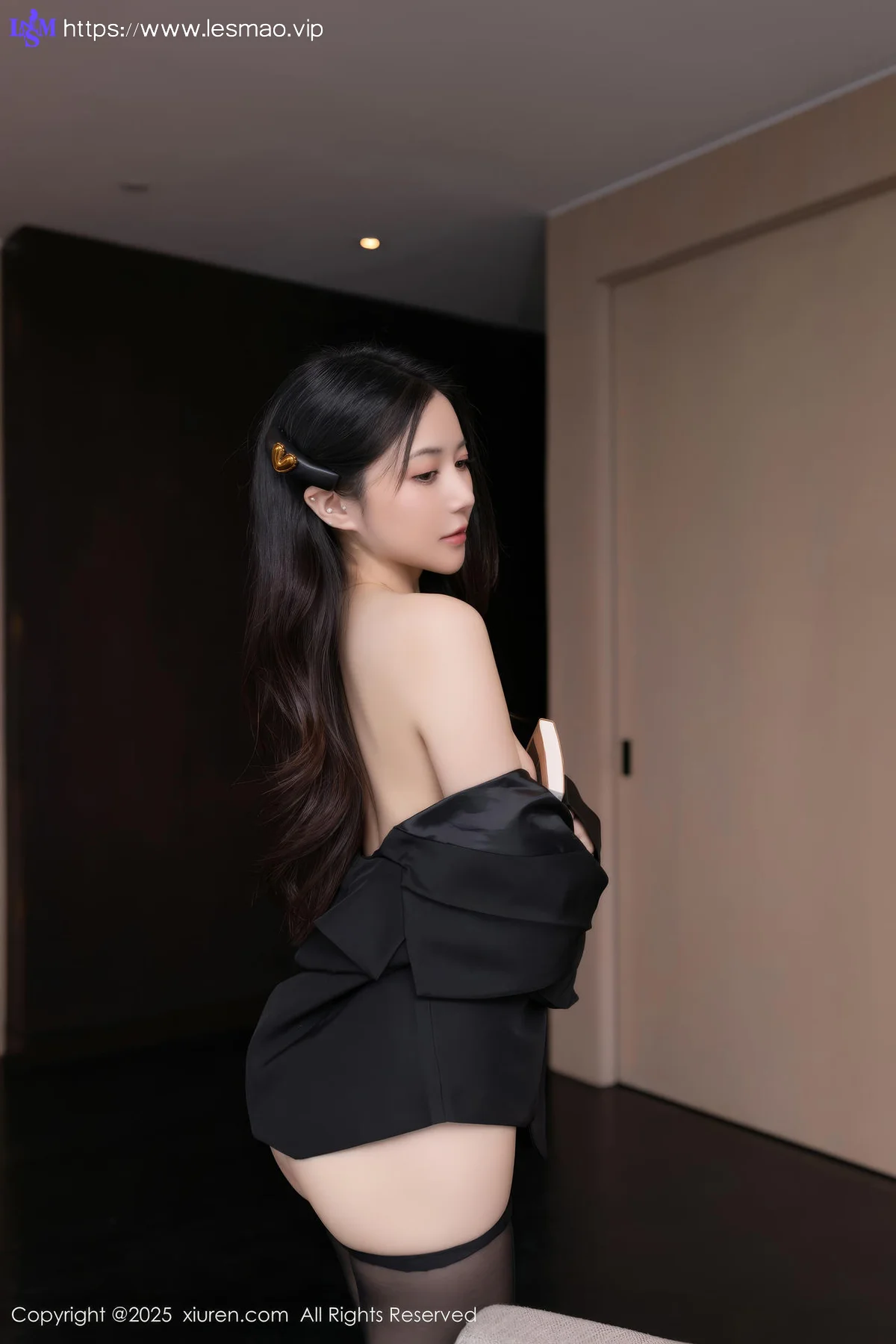 XiuRen 秀人 No.10412 鱼子酱Fish 黑色短裙婀娜动人身段 - 3