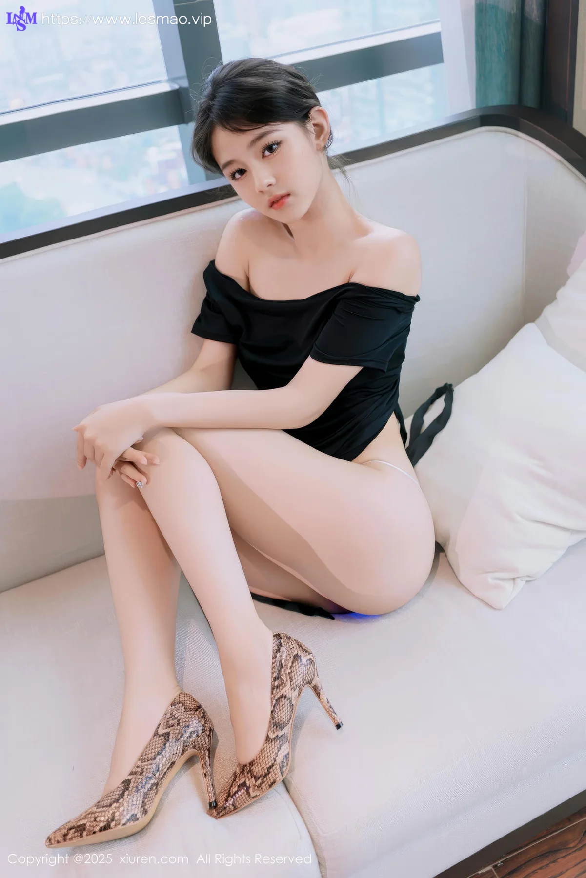 XiuRen 秀人 No.10426 小橘子orange 爆乳美胸连衣短裙 - 1
