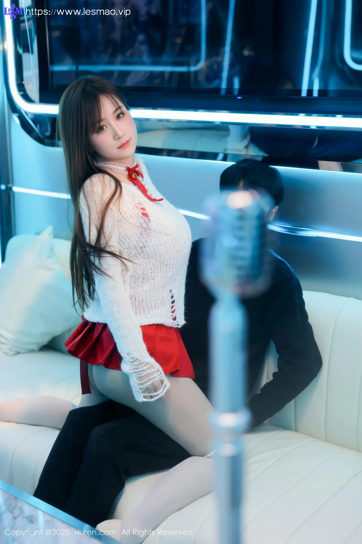 XiuRen 秀人 No.10470 小肉肉咪 童颜巨乳红色短裙白色丝袜 - 1
