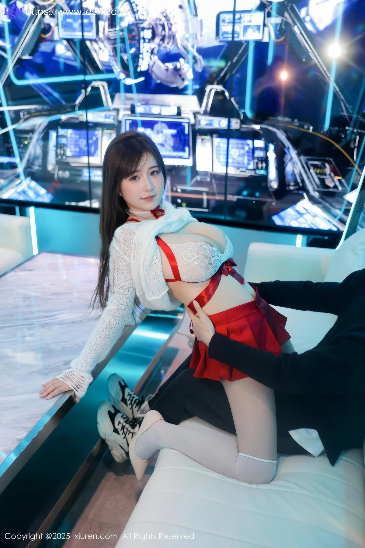 XiuRen 秀人 No.10470 小肉肉咪 童颜巨乳红色短裙白色丝袜 - 6