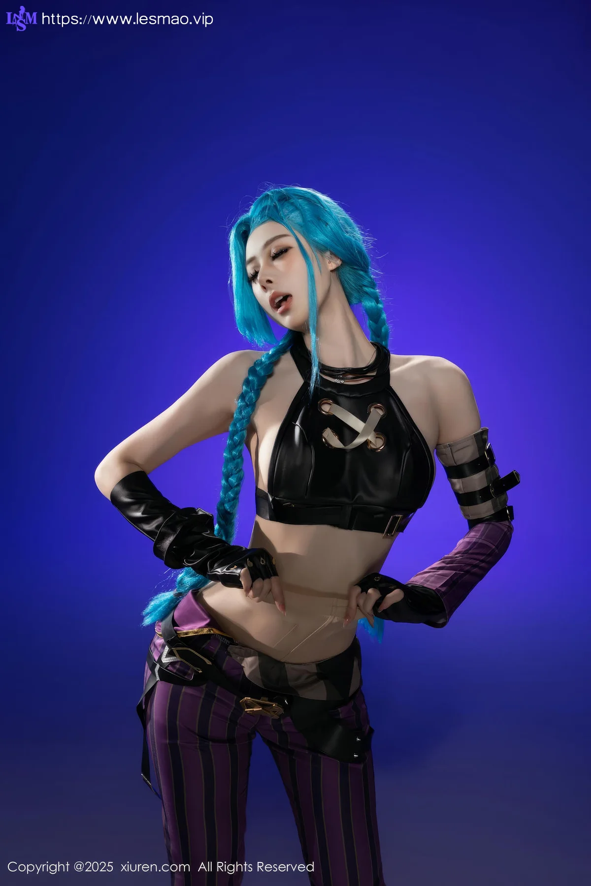 XiuRen 秀人 No.10479 小逗逗 性感Cosplay装扮肉色丝袜 - 1