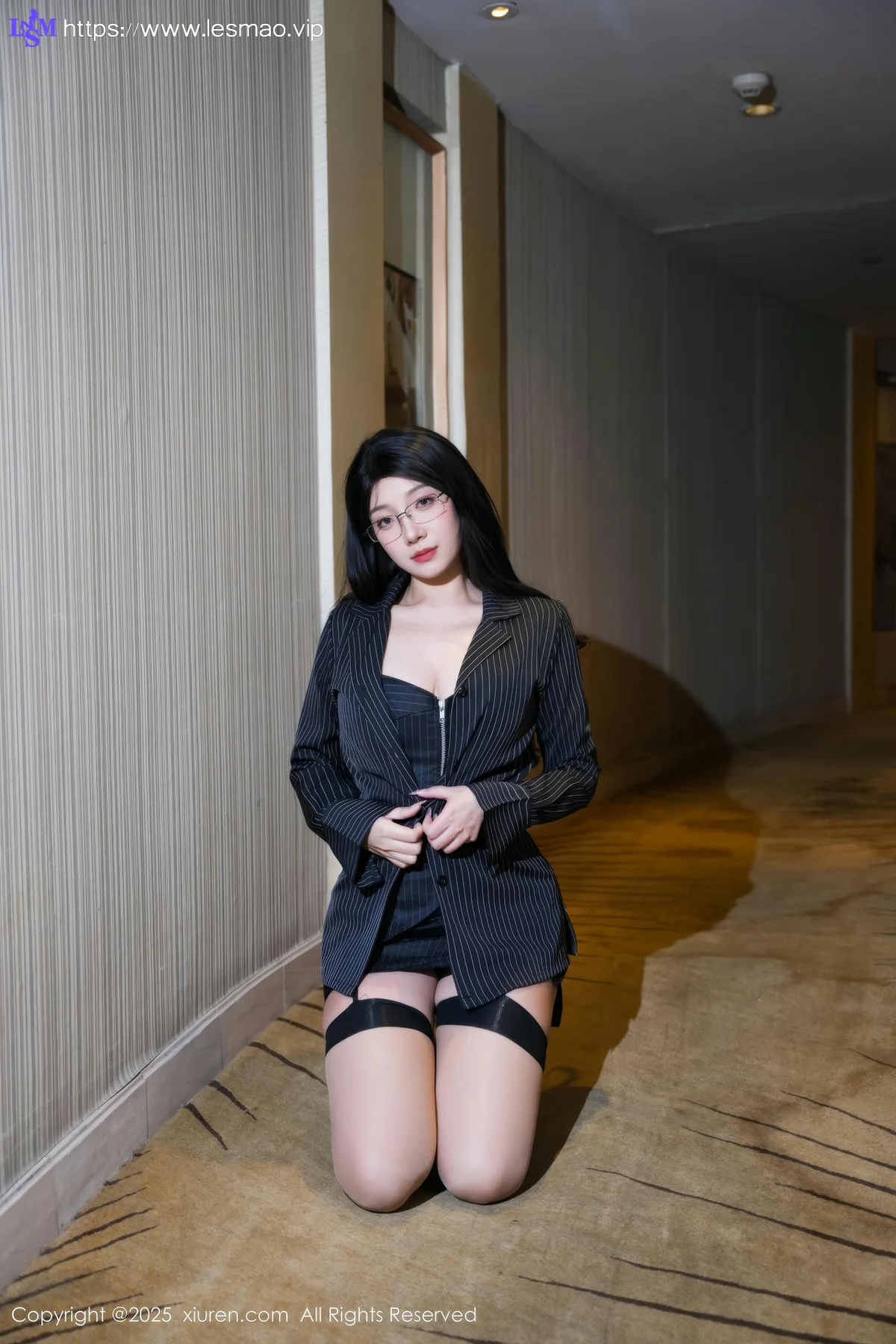 XiuRen 秀人 No.10487 美悠 黑色OL苗条身段 - 4