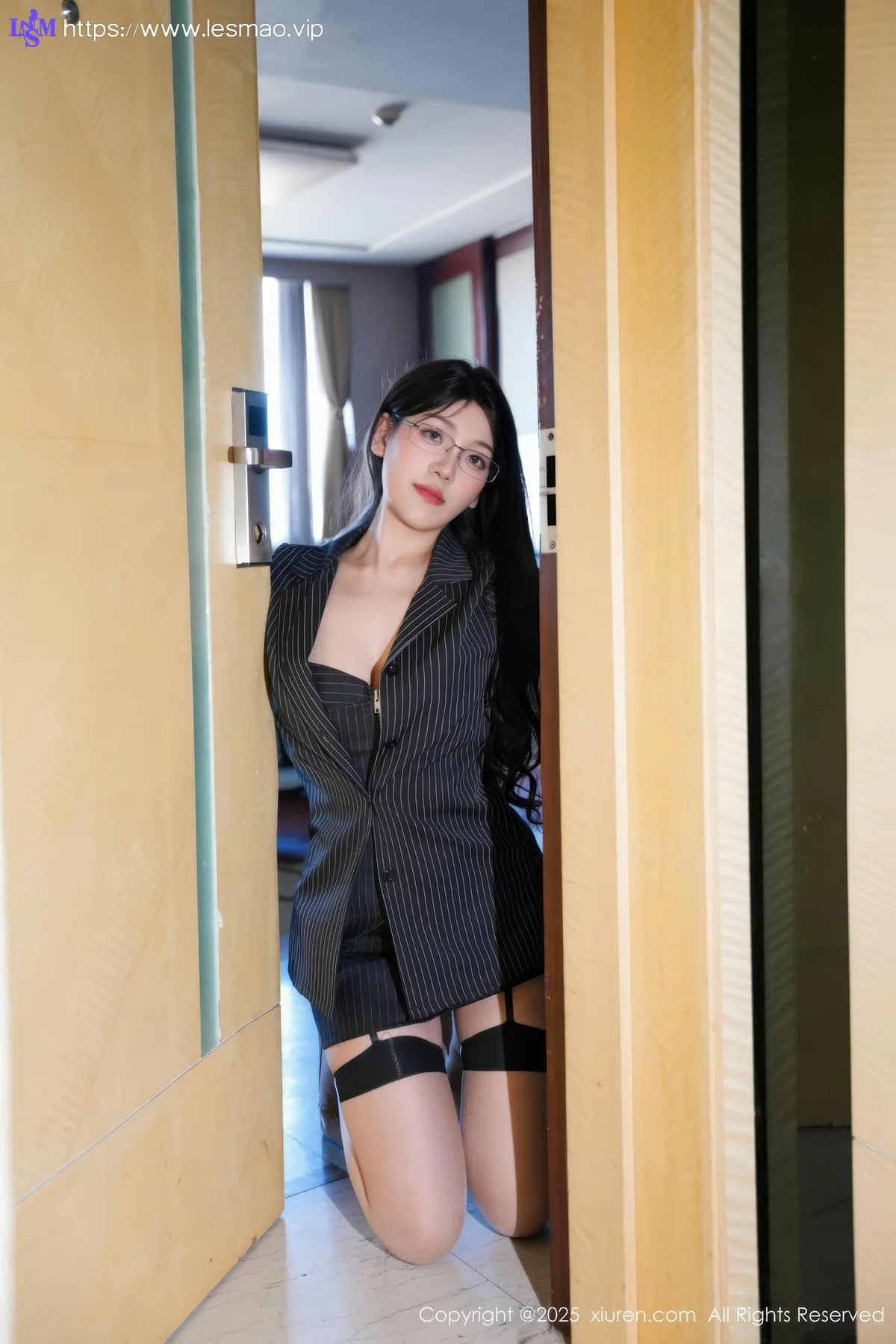 XiuRen 秀人 No.10487 美悠 黑色OL苗条身段 - 3