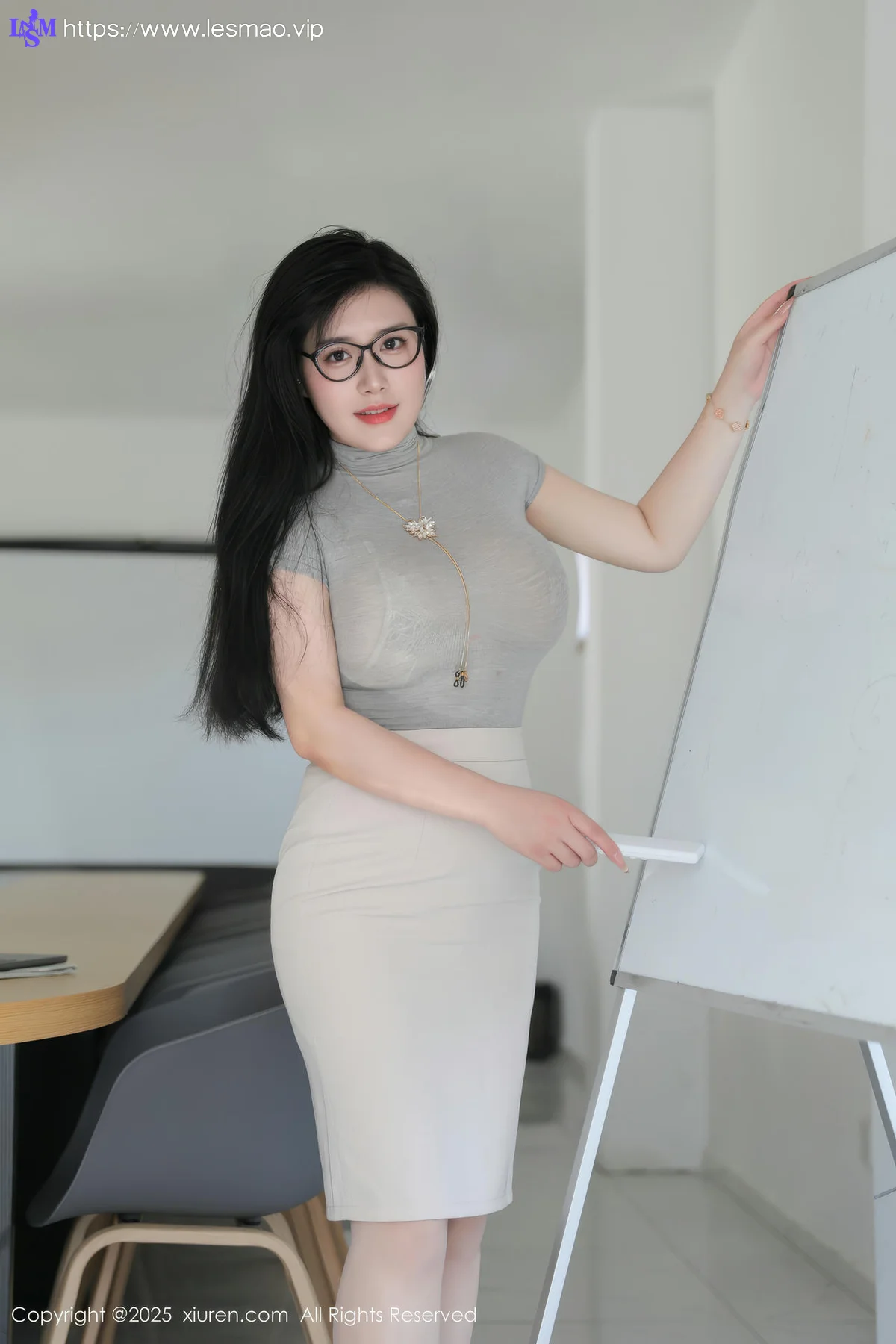 XiuRen 秀人 No.10488 王婉悠Queen 灰色OL服饰原色丝袜 - 2