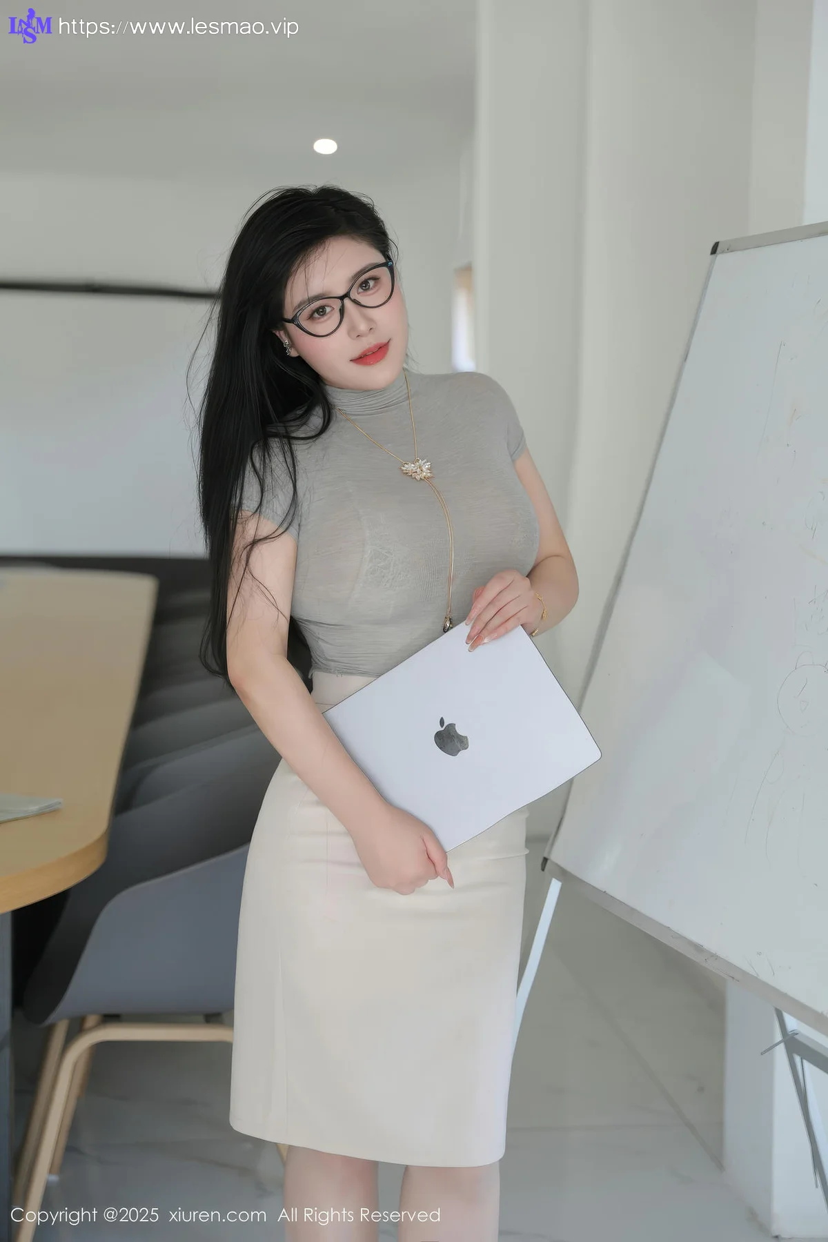 XiuRen 秀人 No.10488 王婉悠Queen 灰色OL服饰原色丝袜 - 5