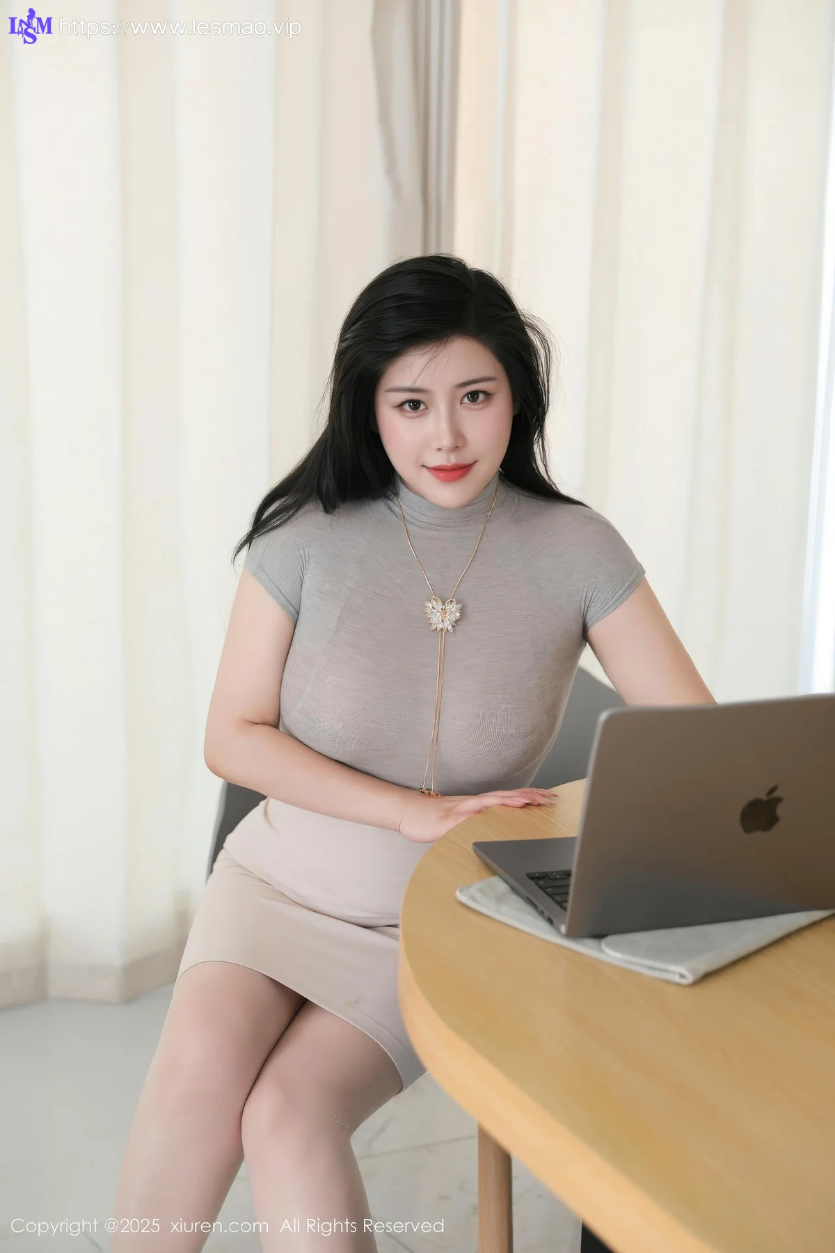 XiuRen 秀人 No.10488 王婉悠Queen 灰色OL服饰原色丝袜 - 1