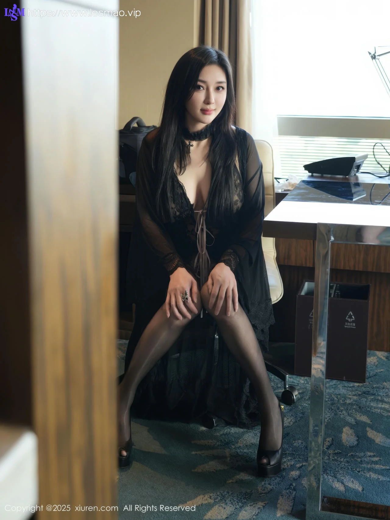 XiuRen 秀人 No.10490 苏一诺 黑色睡袍魅惑黑丝 - 2