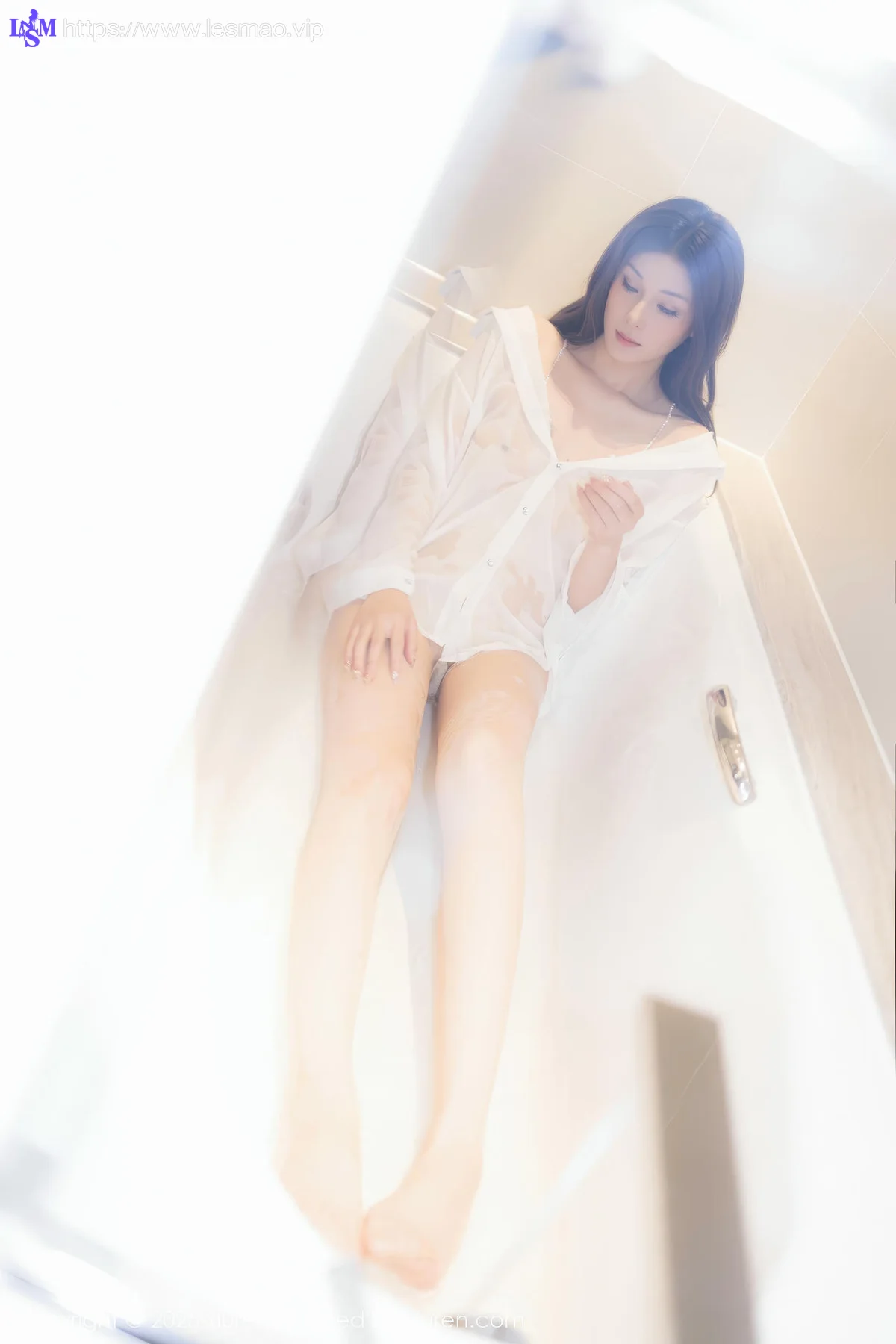 XiuRen 秀人 No.10502 悦兮 性感白T浴室场景拍摄 - 1