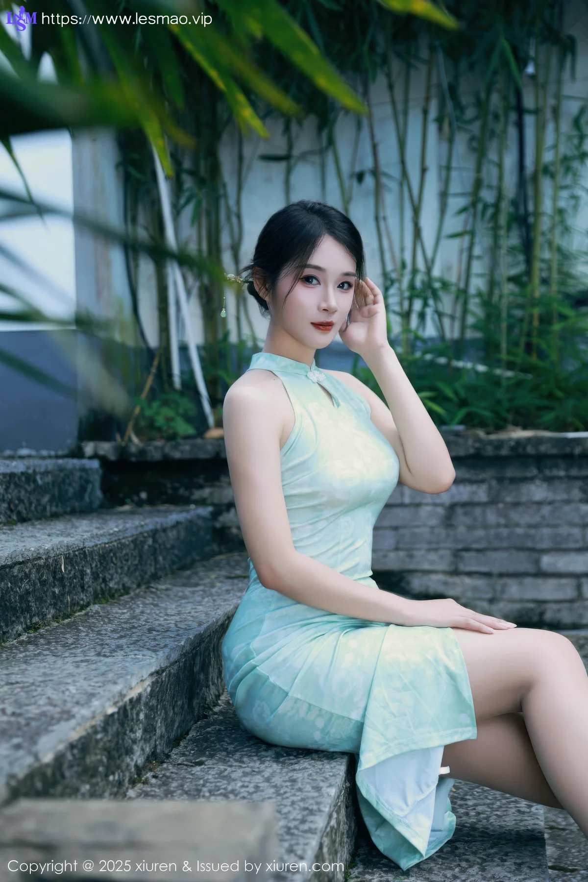 XiuRen 秀人 No.10538 南乔 浅绿色旗袍户外写真 - 2