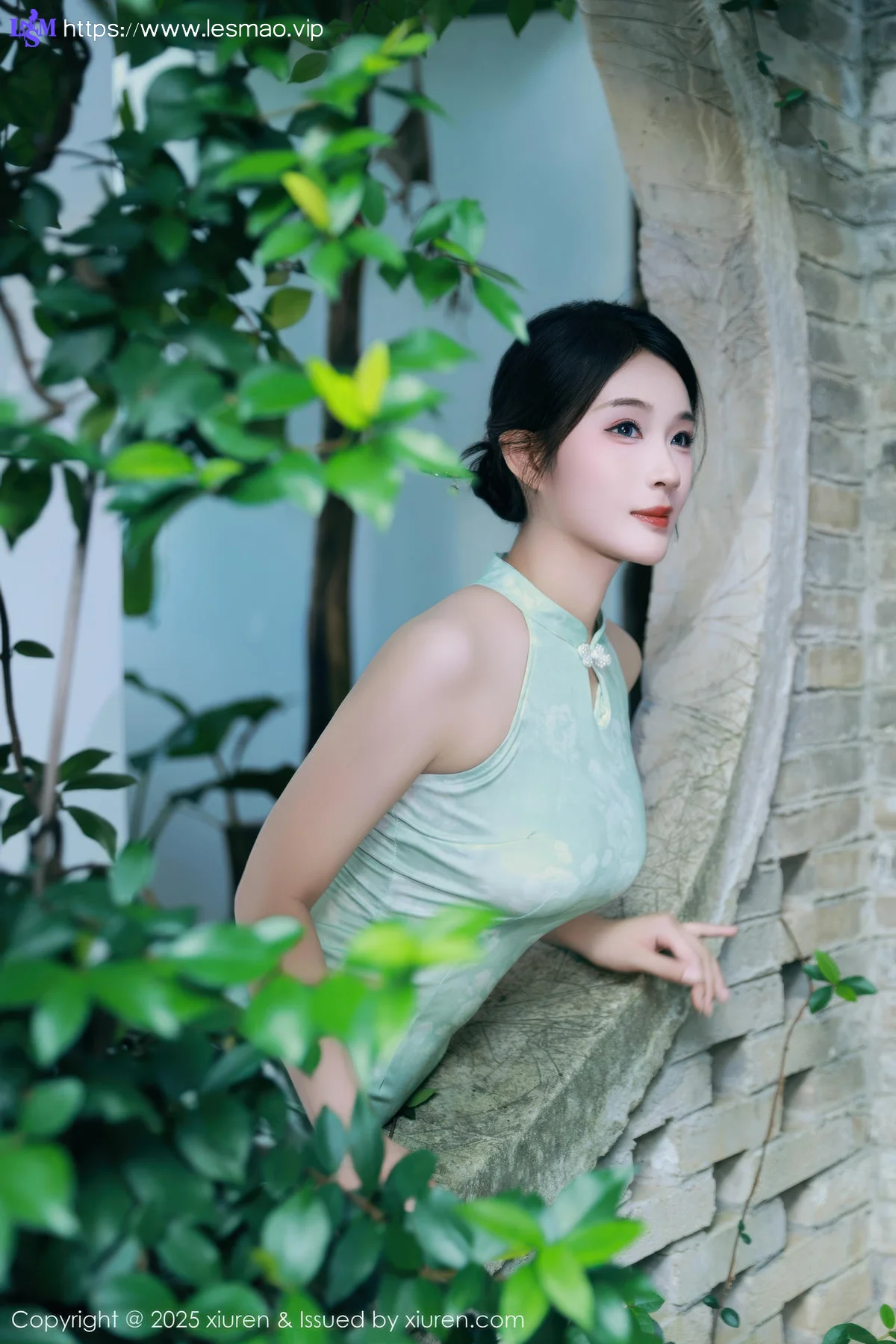 XiuRen 秀人 No.10538 南乔 浅绿色旗袍户外写真 - 9