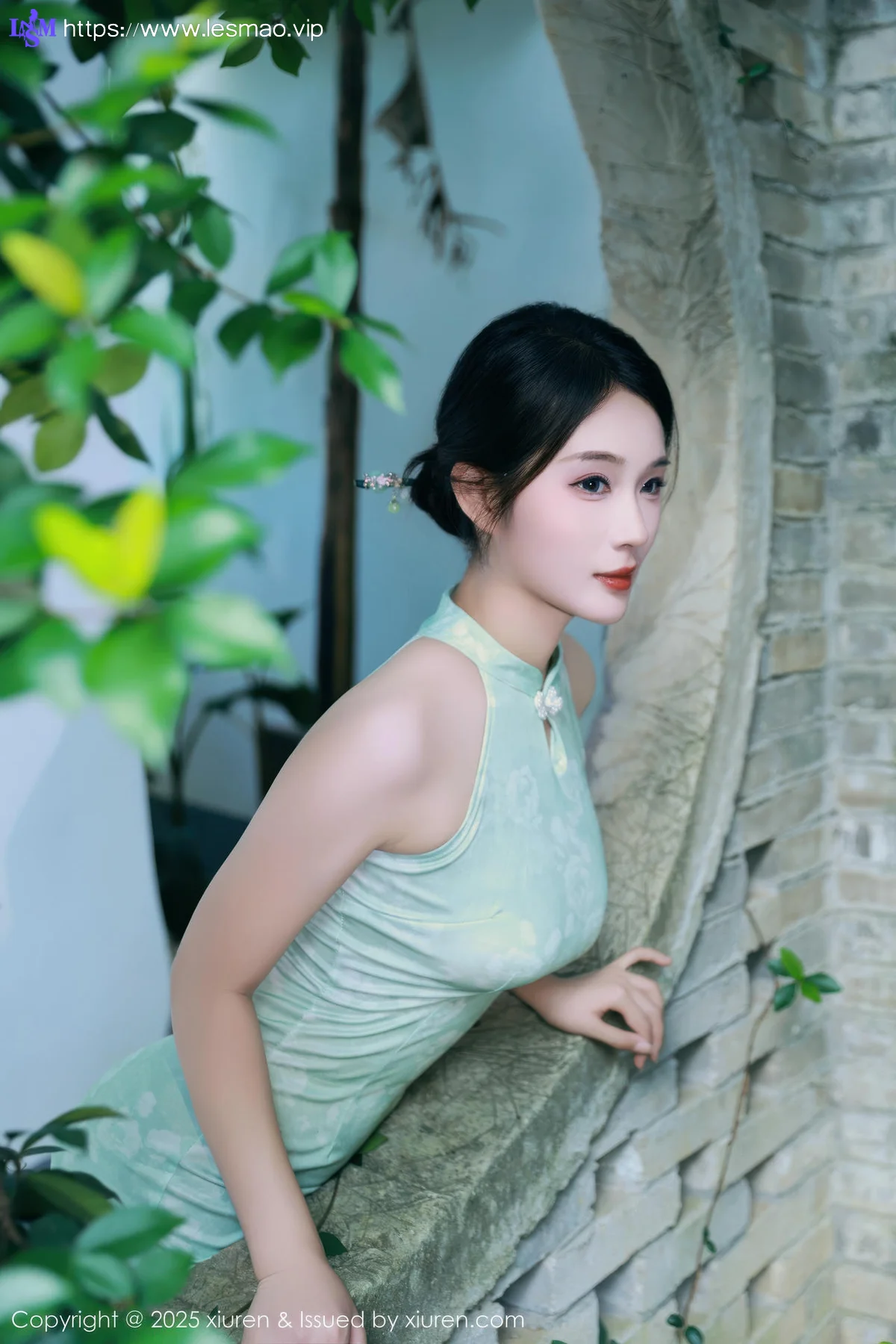XiuRen 秀人 No.10538 南乔 浅绿色旗袍户外写真 - 10