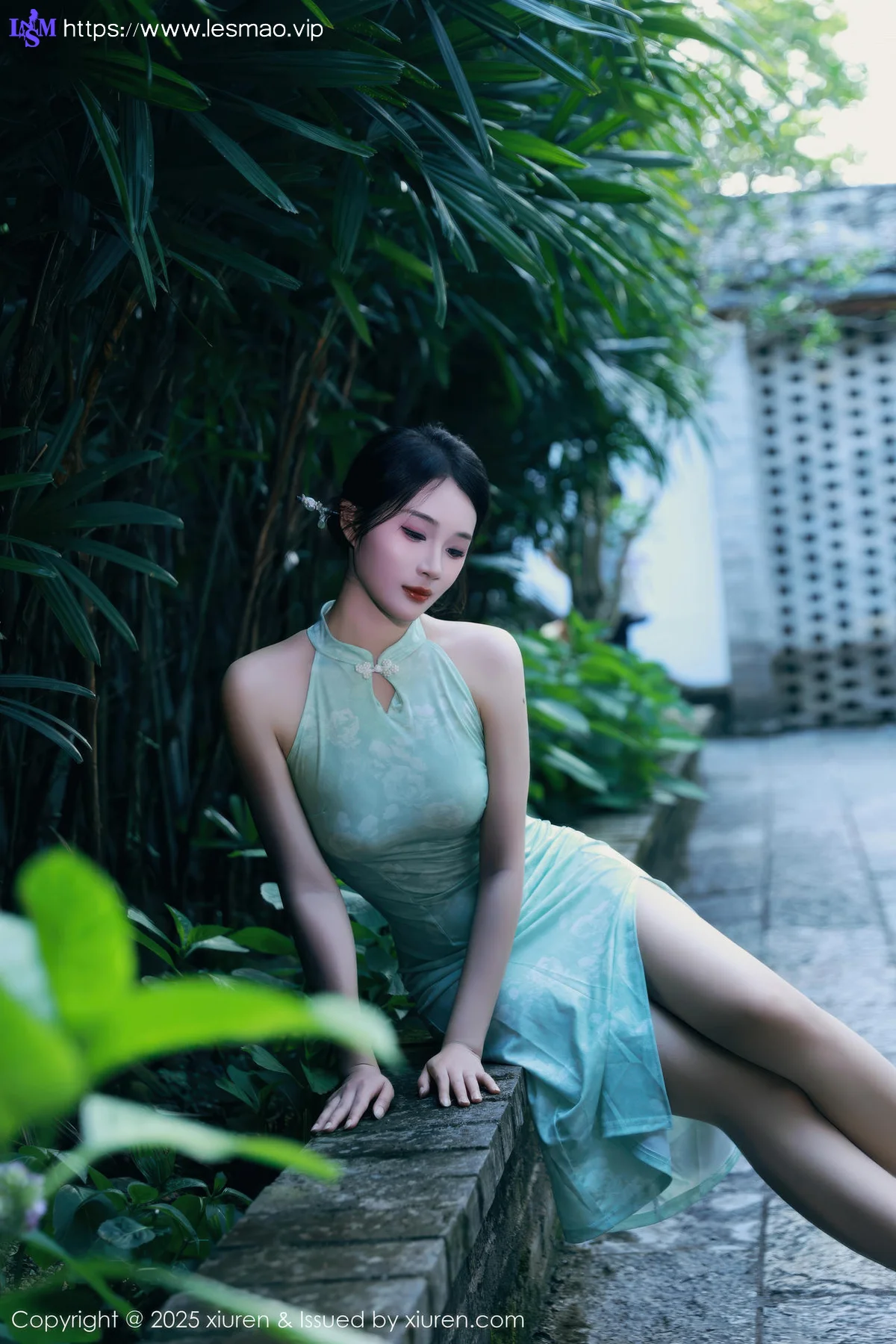 XiuRen 秀人 No.10538 南乔 浅绿色旗袍户外写真 - 6