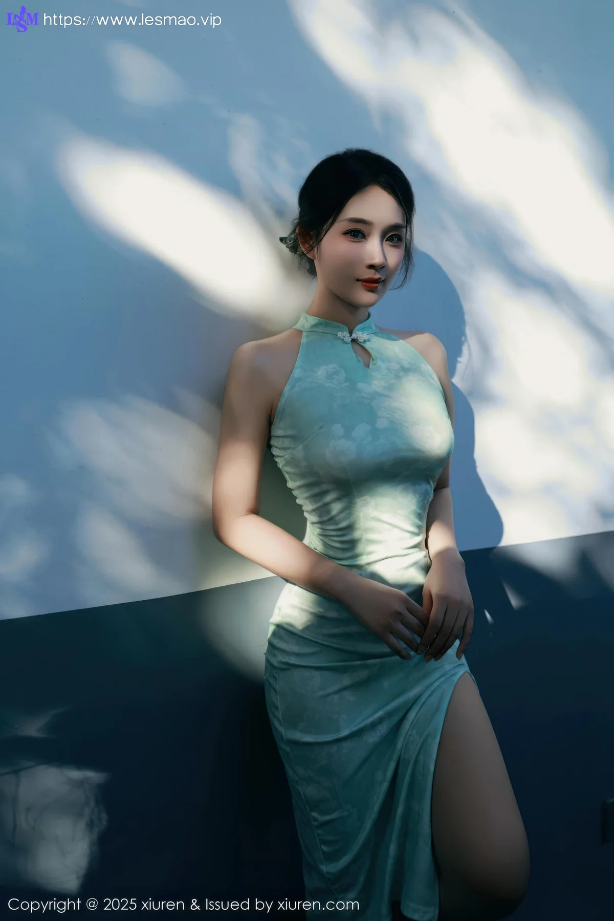 XiuRen 秀人 No.10538 南乔 浅绿色旗袍户外写真 - 8