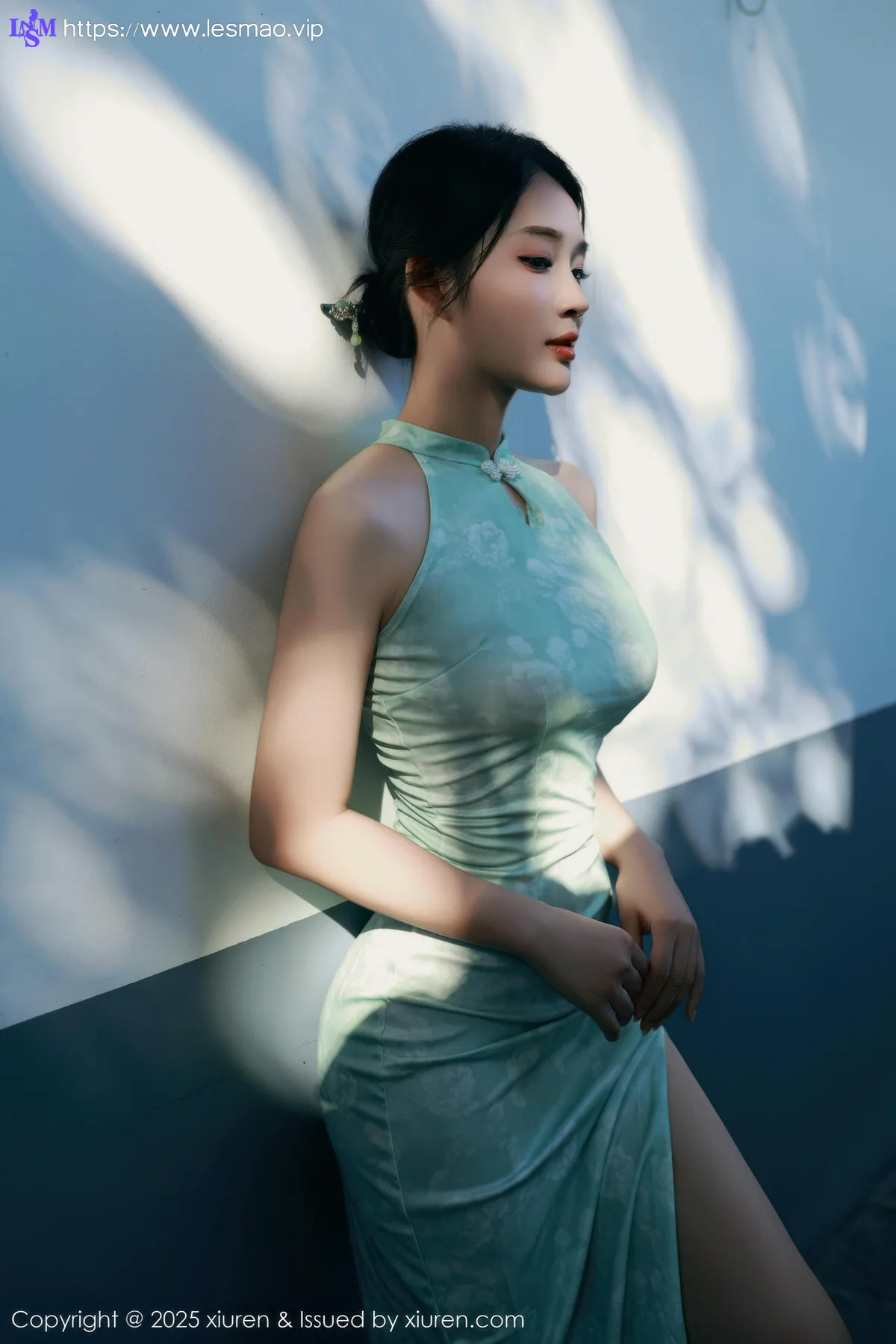 XiuRen 秀人 No.10538 南乔 浅绿色旗袍户外写真 - 10