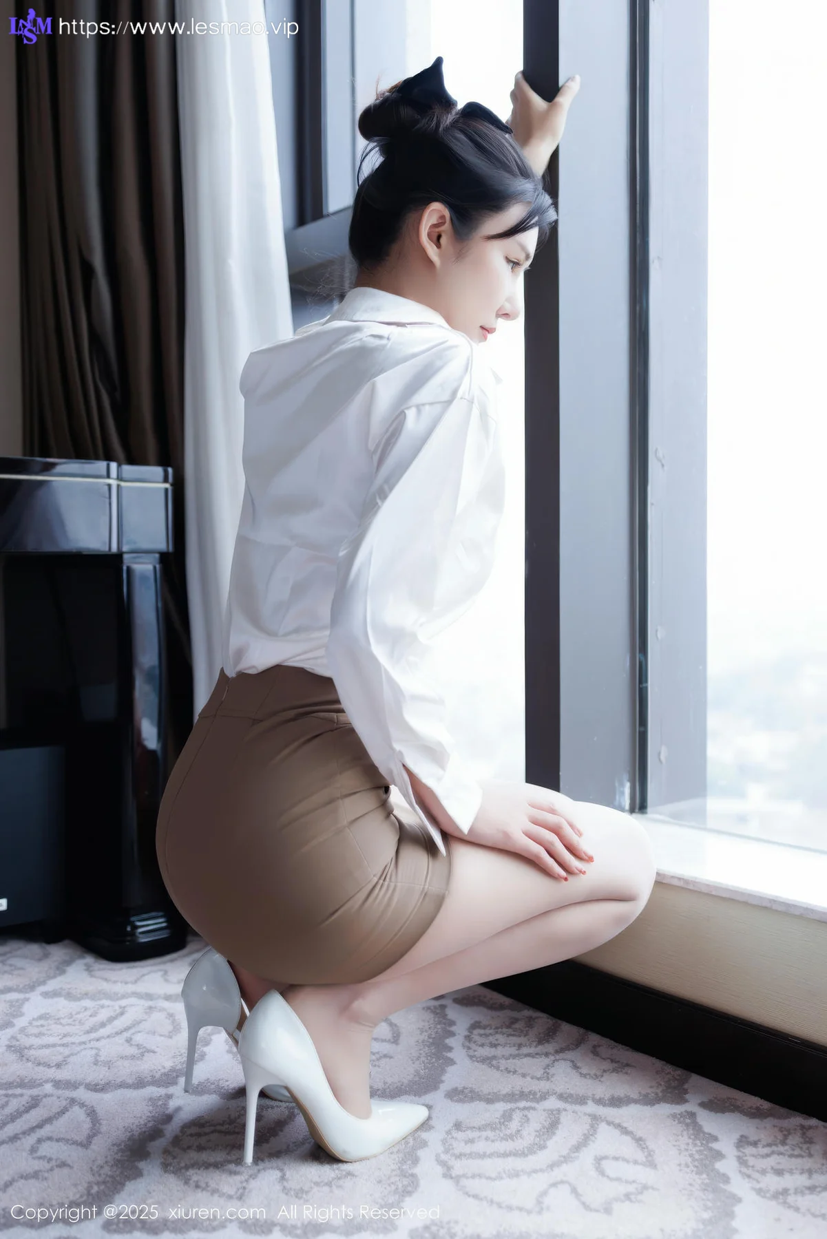 XiuRen 秀人 No.10543 艺艺yiyi  诱人丝袜短裙 - 4