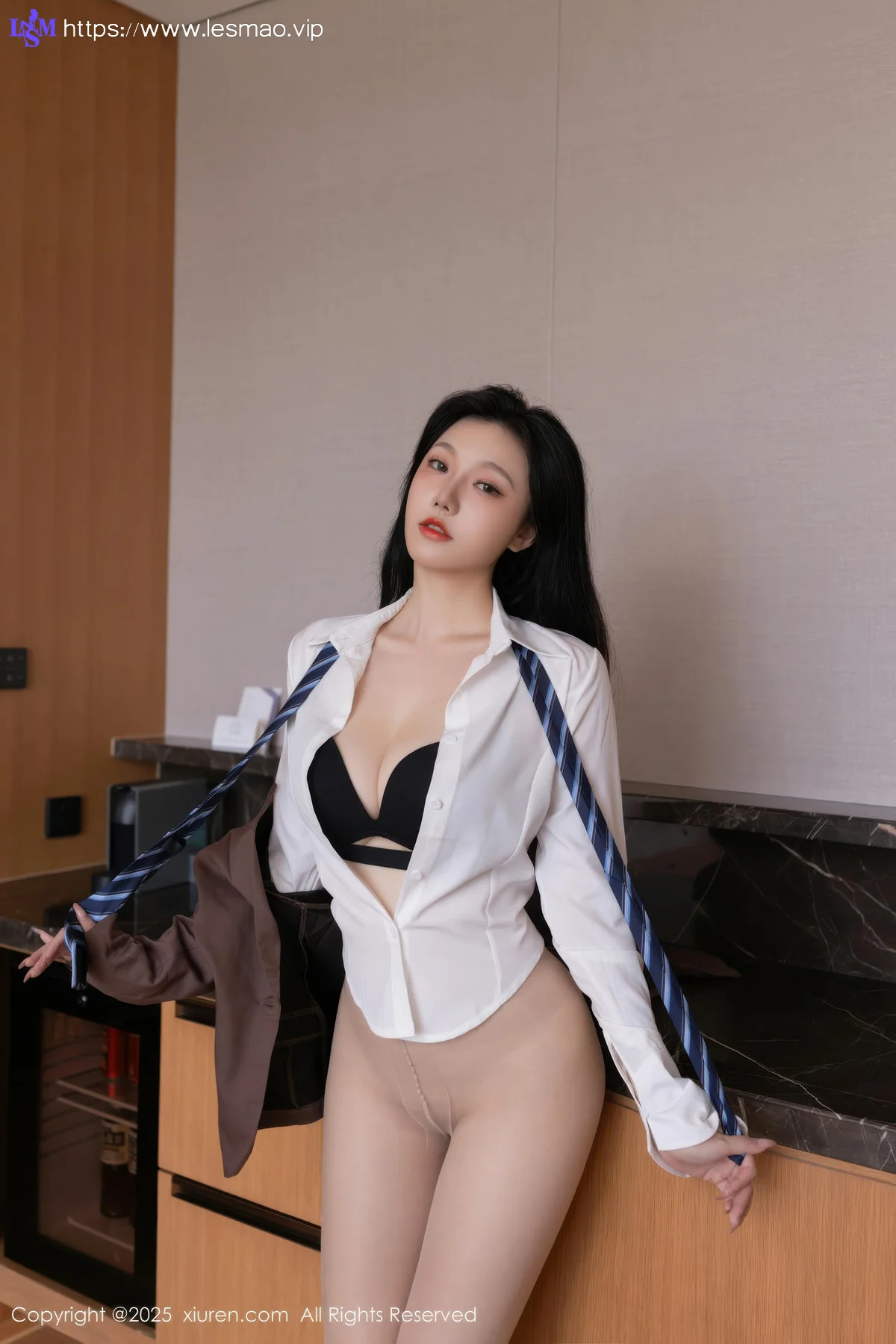 XiuRen 秀人 No.10571 安然anran 诱人肉色丝袜 - 1