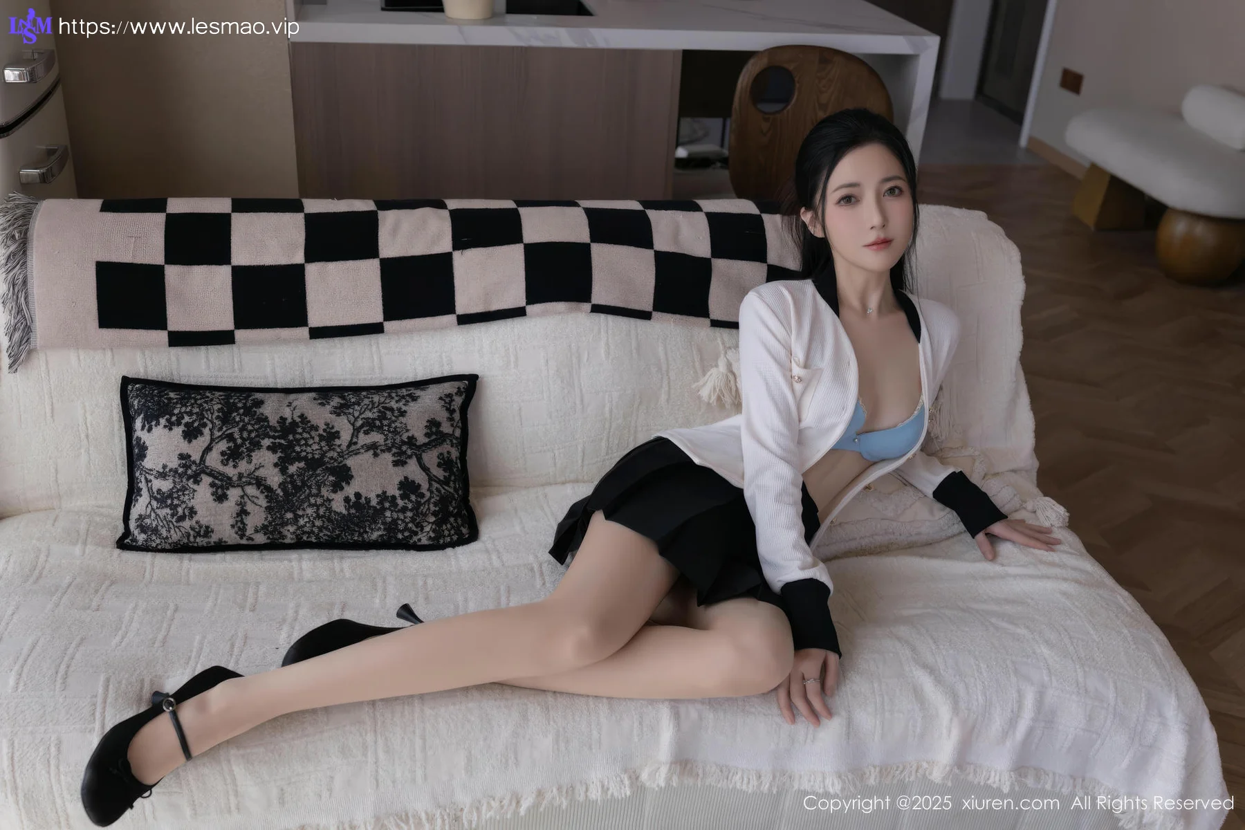 XiuRen 秀人 No.10615 鱼子酱Fish  黑色短裙肉色丝袜 - 3