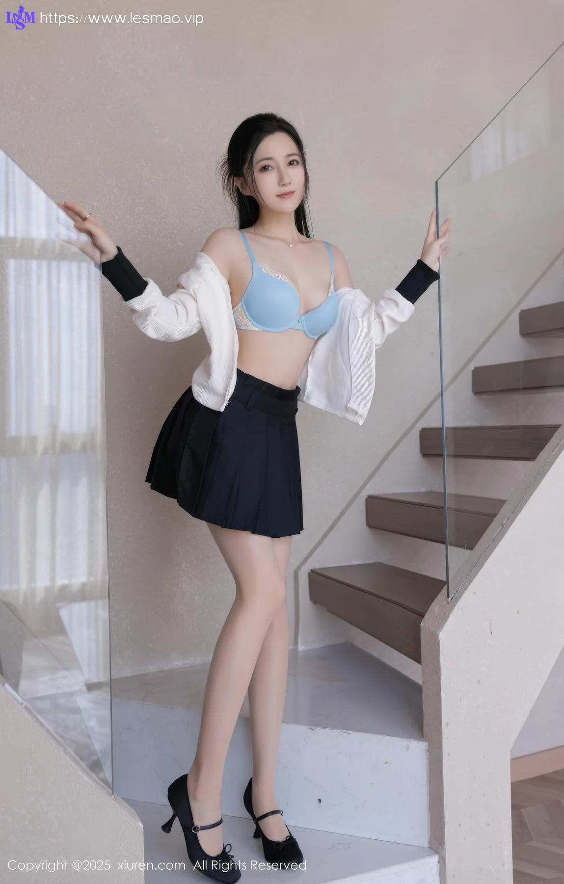 XiuRen 秀人 No.10615 鱼子酱Fish 黑色短裙肉色丝袜 - 3