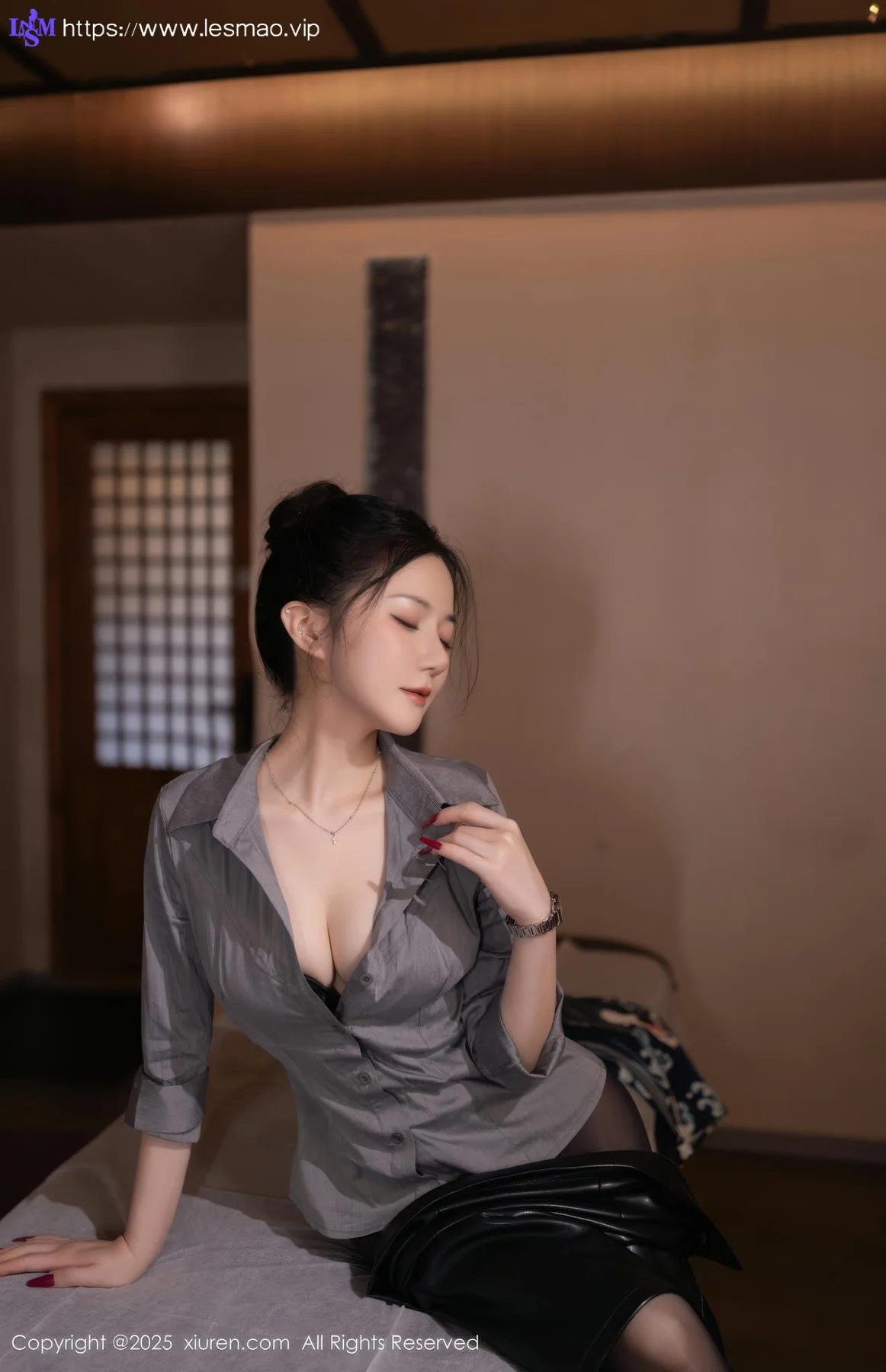 XiuRen 秀人 No.10635 鱼子酱Fish 灰色衬衫魅惑黑丝 - 8