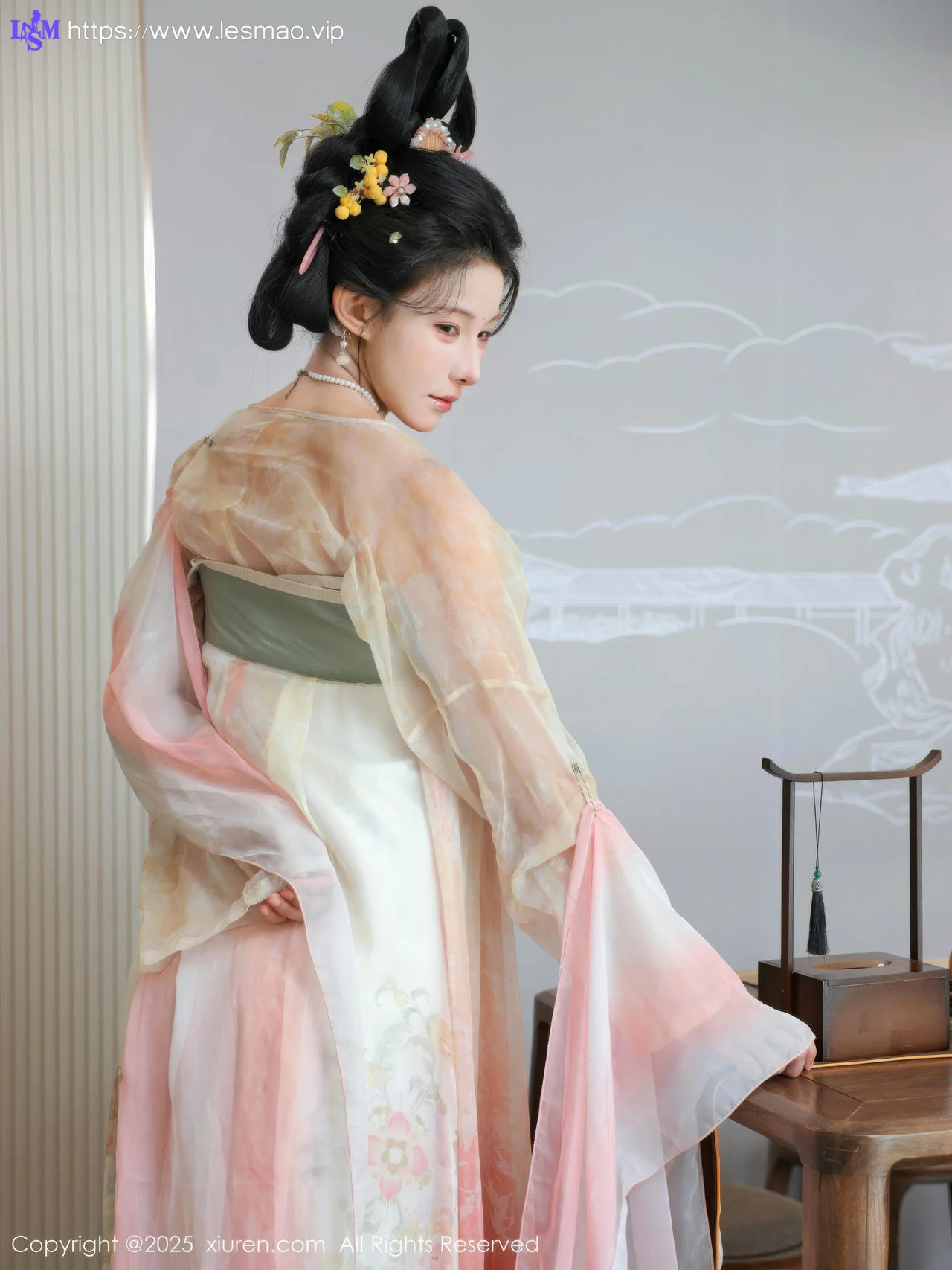XiuRen 秀人 No.10645 梨霜儿 浅色古装服饰拍摄 - 1