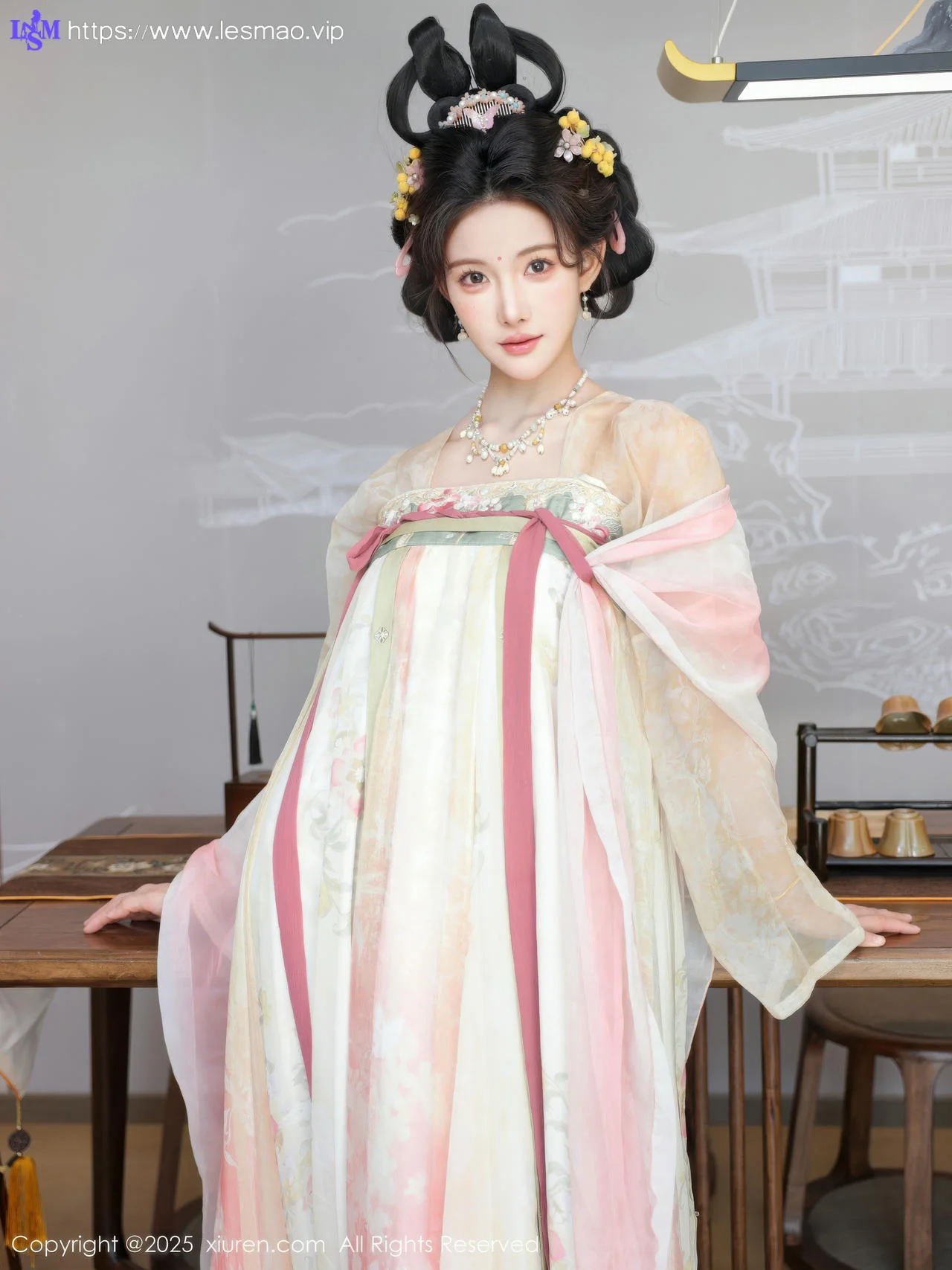 XiuRen 秀人 No.10645 梨霜儿 浅色古装服饰拍摄 - 2