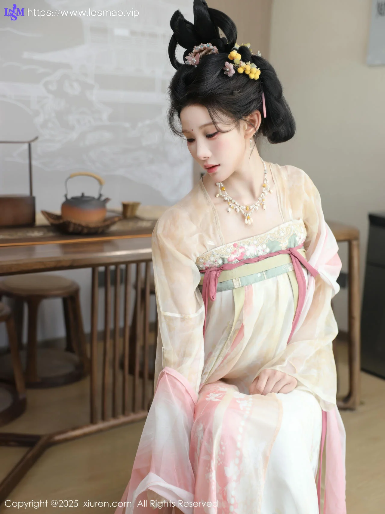 XiuRen 秀人 No.10645 梨霜儿 浅色古装服饰拍摄 - 5