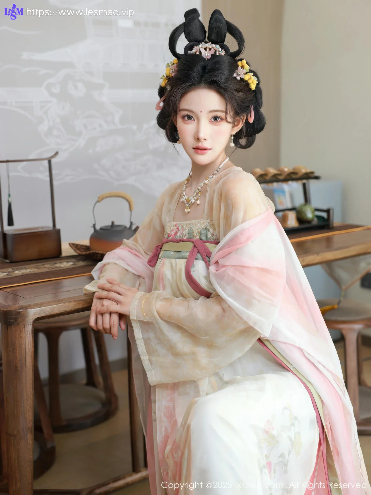 XiuRen 秀人 No.10645 梨霜儿 浅色古装服饰拍摄 - 7