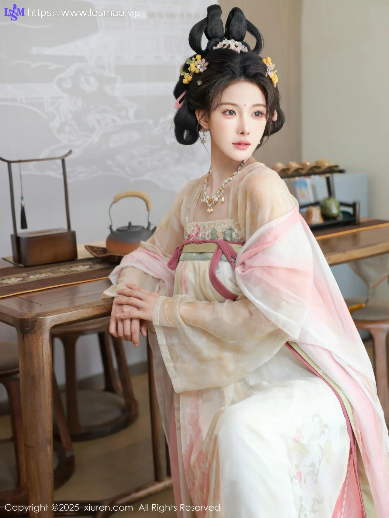 XiuRen 秀人 No.10645 梨霜儿 浅色古装服饰拍摄 - 8